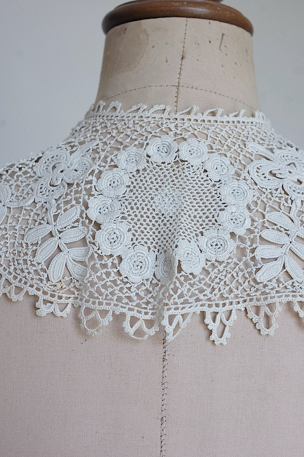 アンティークレース dentelle ancienne 小さめ襟　1