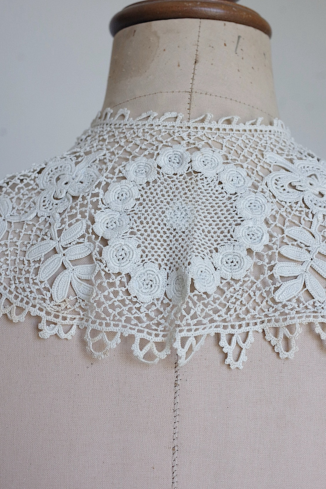 アンティークレース dentelle ancienne 小さめ襟　1