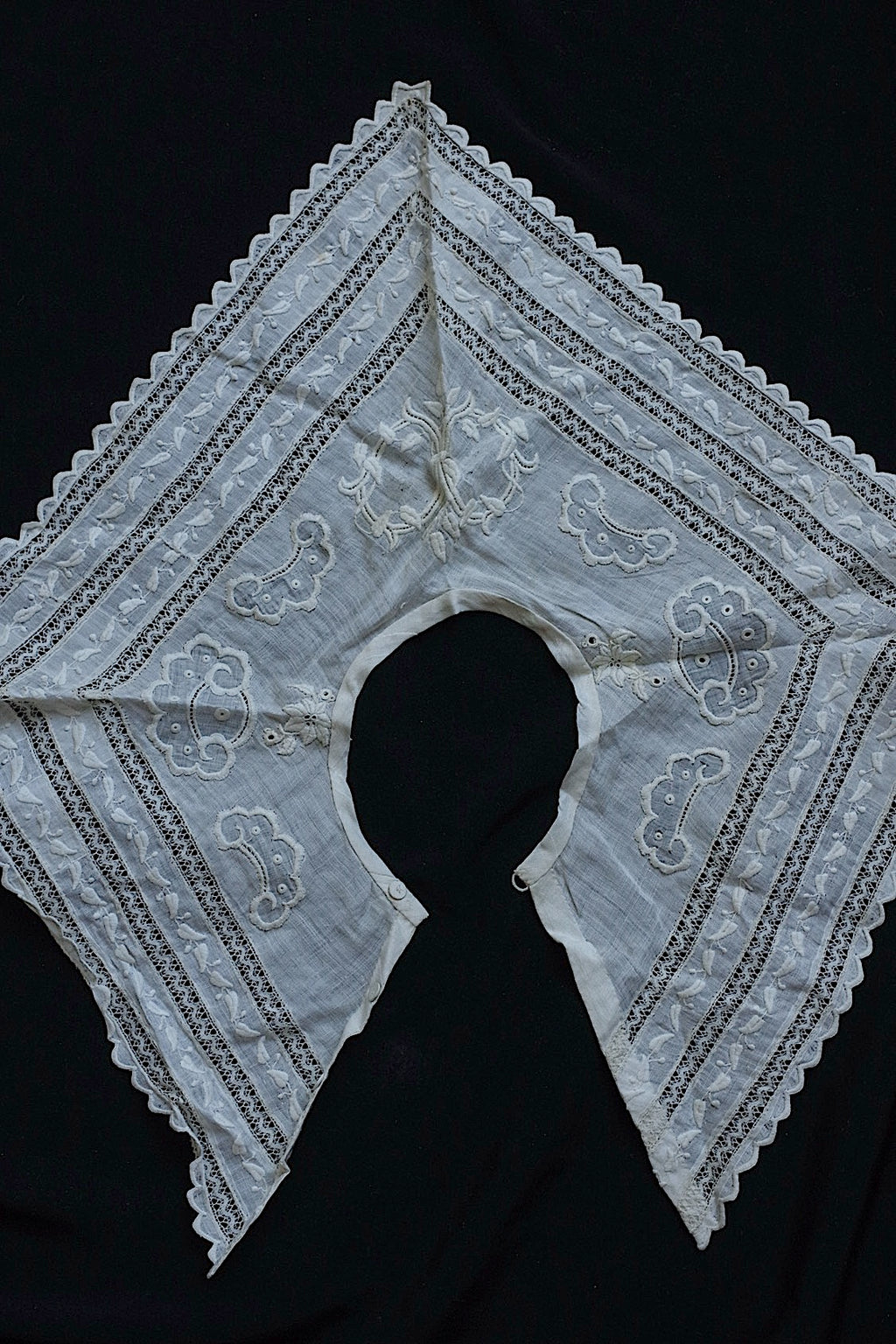 アンティークレース dentelle ancienne 小さめ襟　2