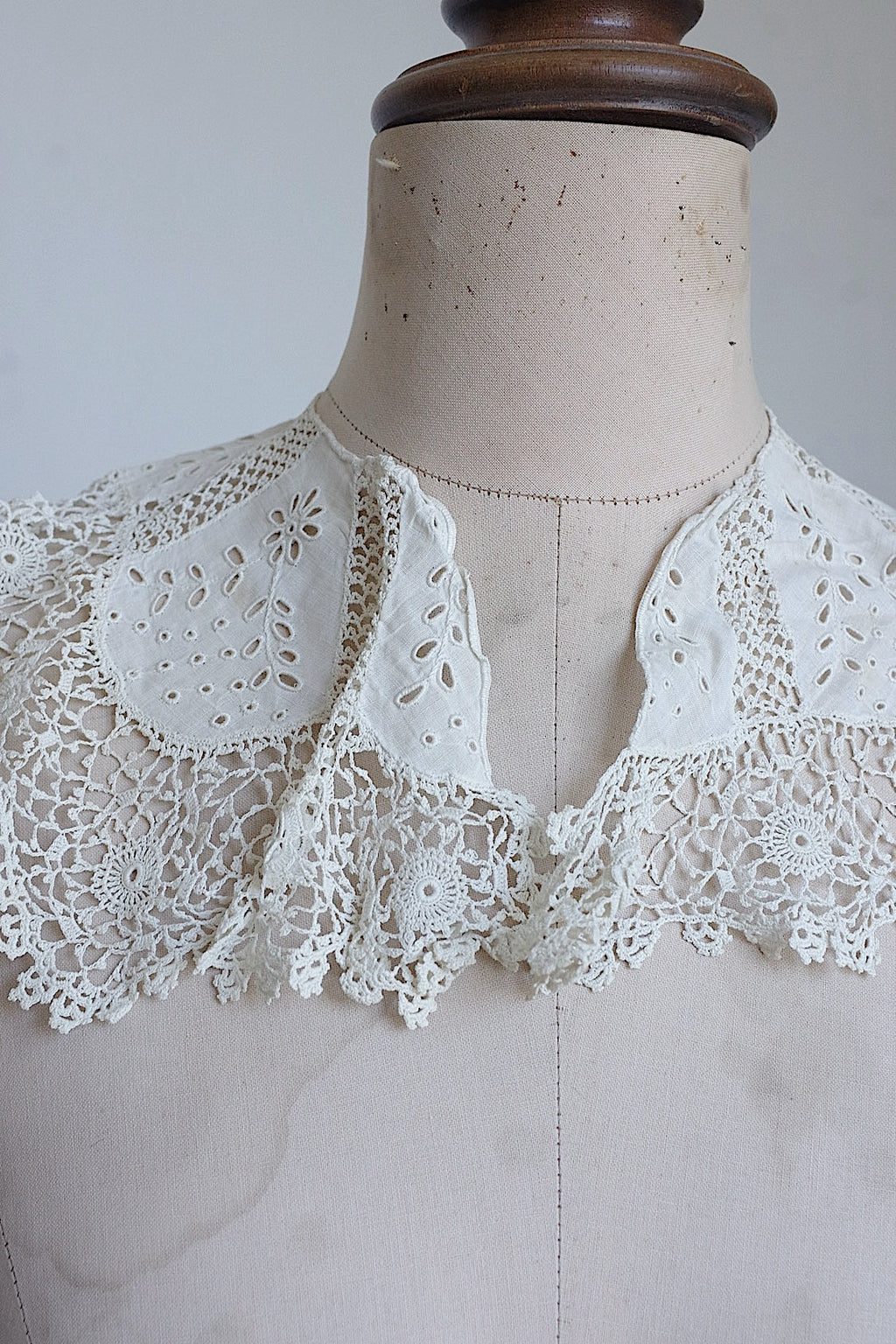 アンティークレース dentelle ancienne 小さめ襟　3