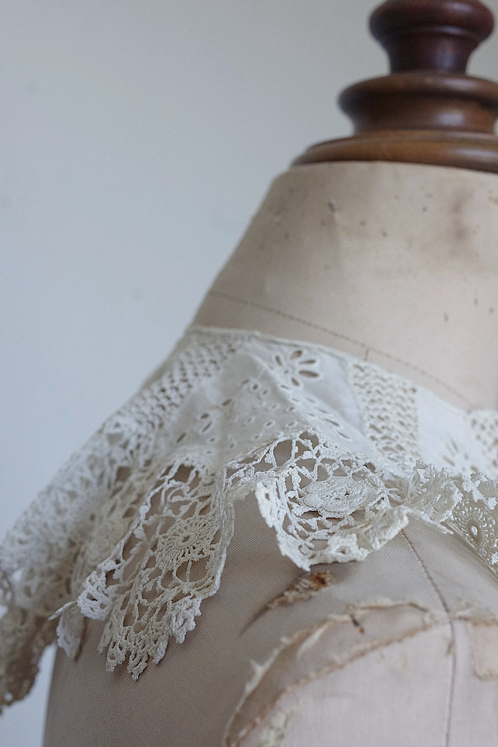 アンティークレース dentelle ancienne 小さめ襟　3