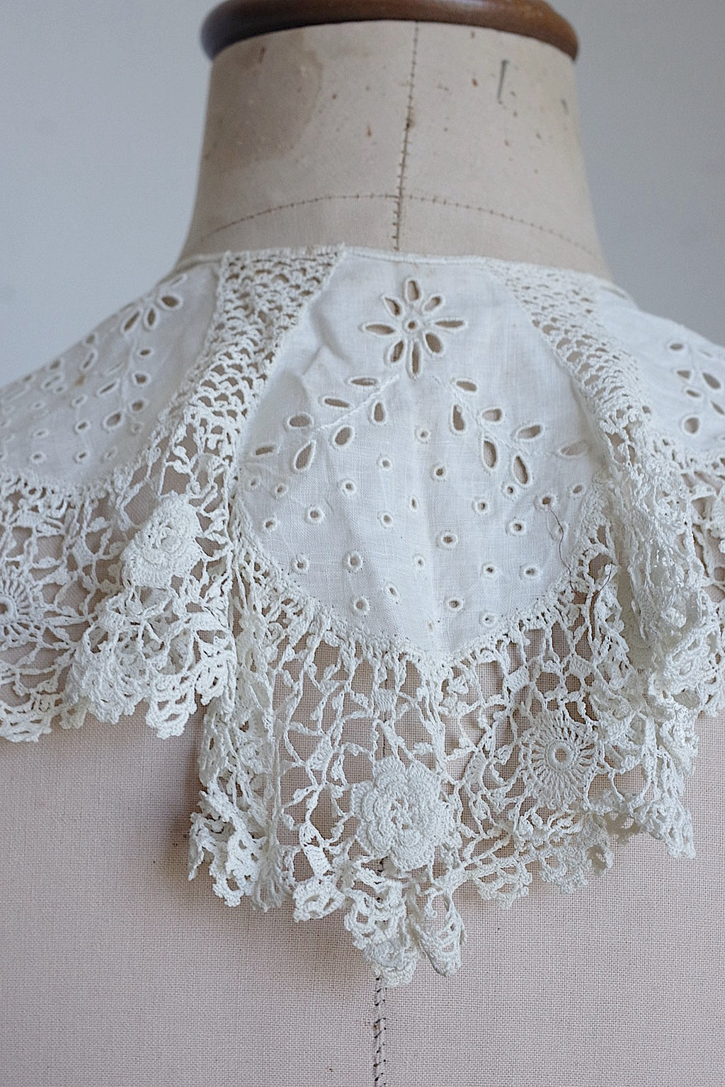 アンティークレース dentelle ancienne 小さめ襟　3