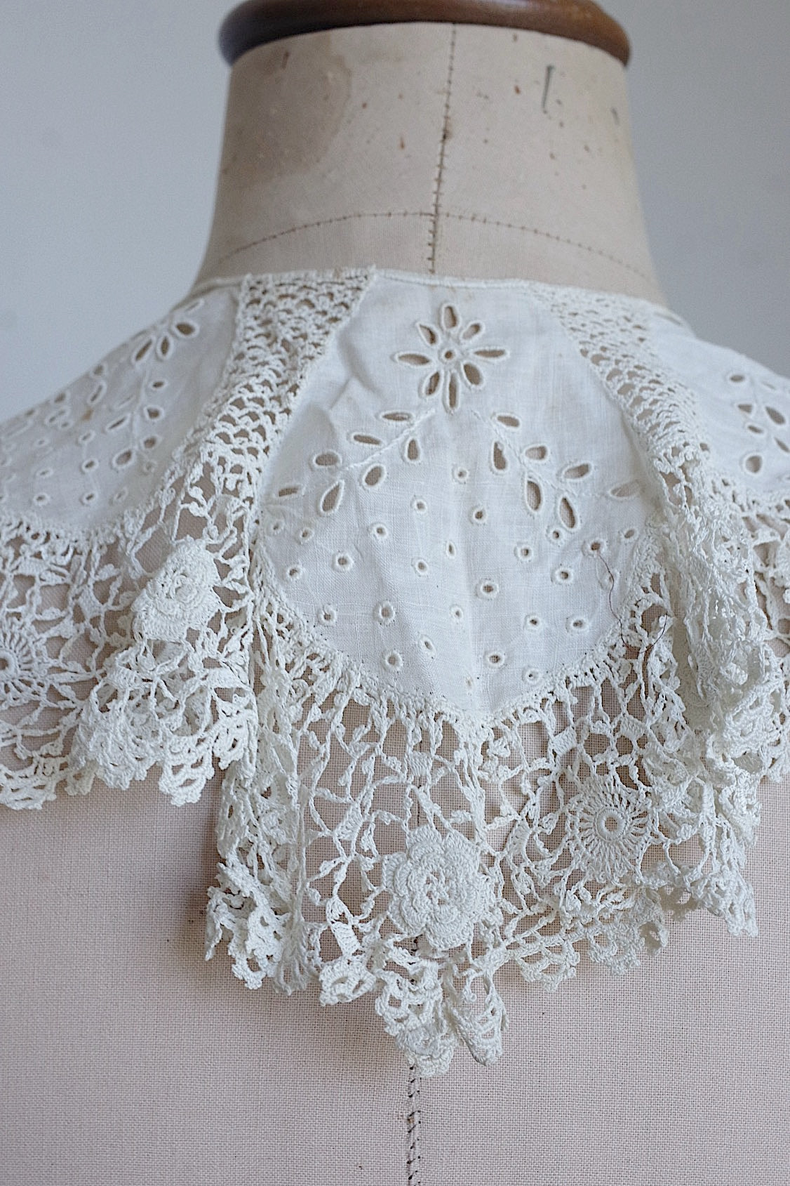 アンティークレース dentelle ancienne 小さめ襟　3