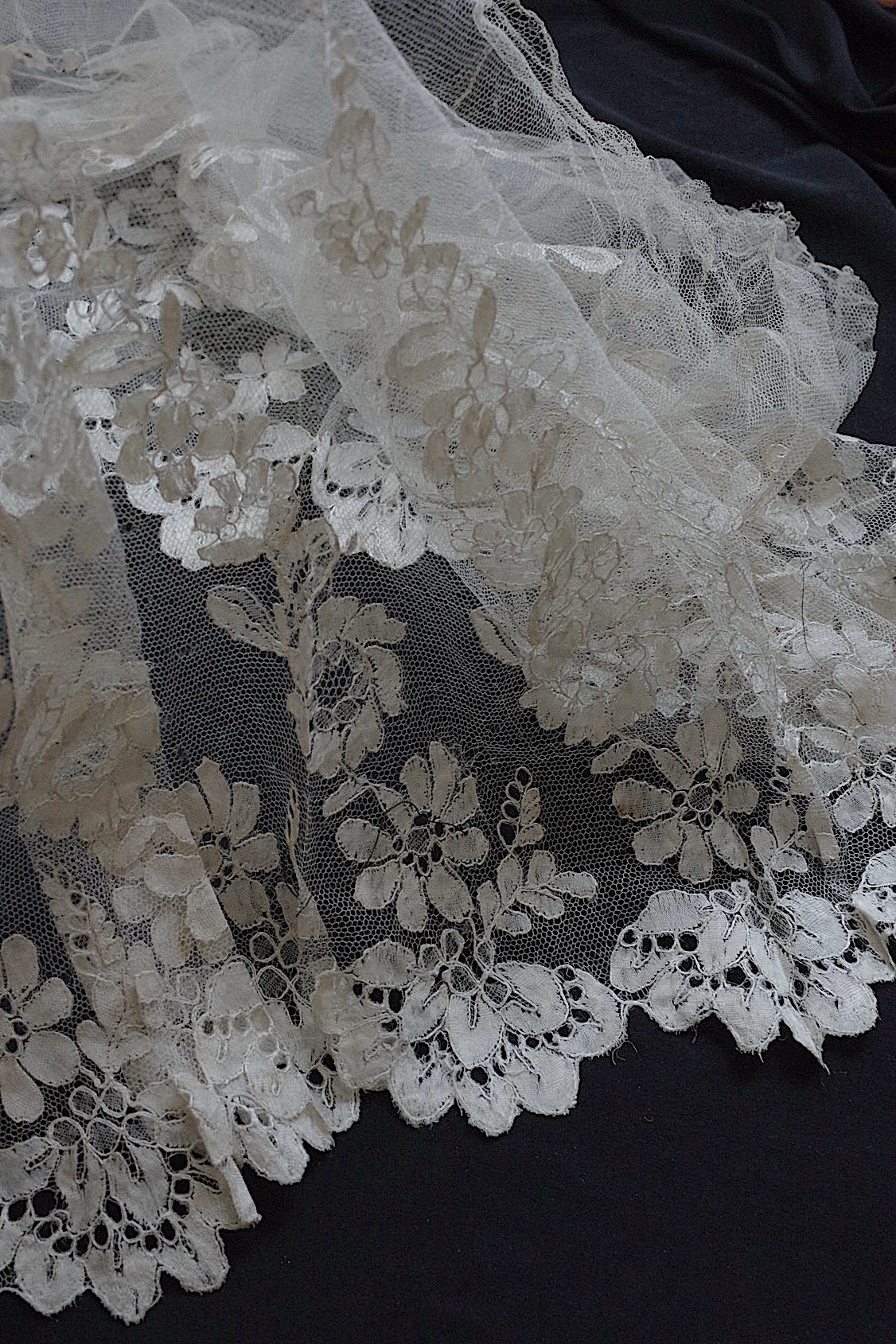 アンティークレース dentelle ancienne　ブロンドレース　ハギレ