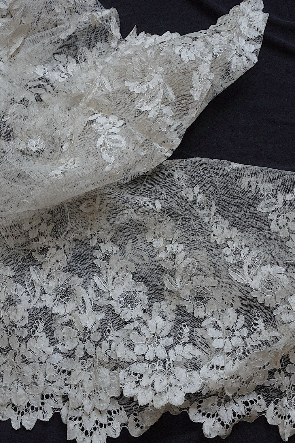 アンティークレース dentelle ancienne　ブロンドレース　ハギレ