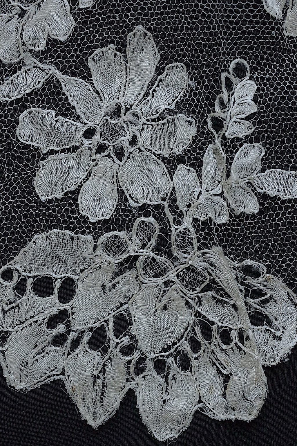 アンティークレース dentelle ancienne　ブロンドレース　ハギレ