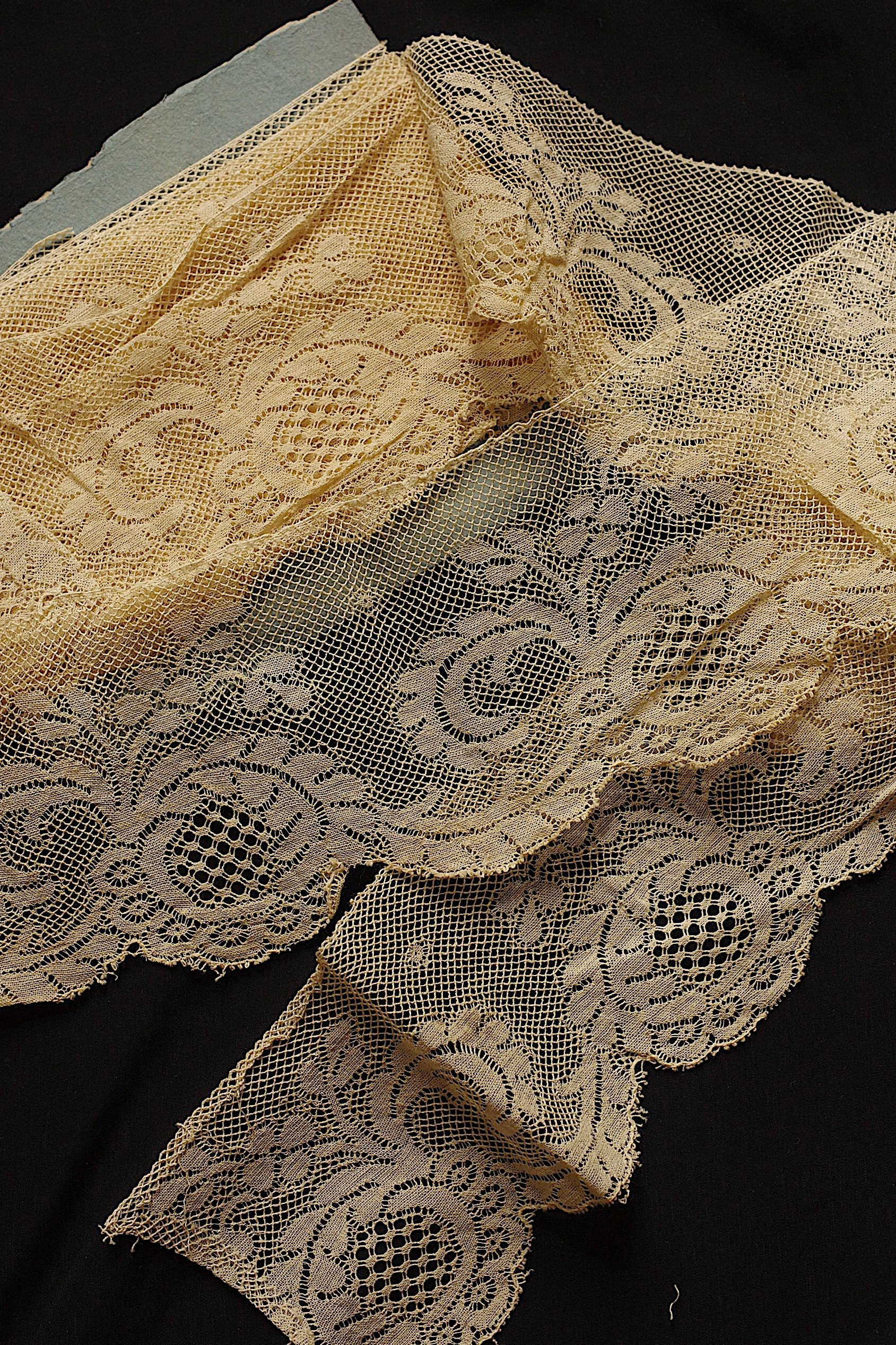 アンティークレース dentelle ancienne 220 57 57cm