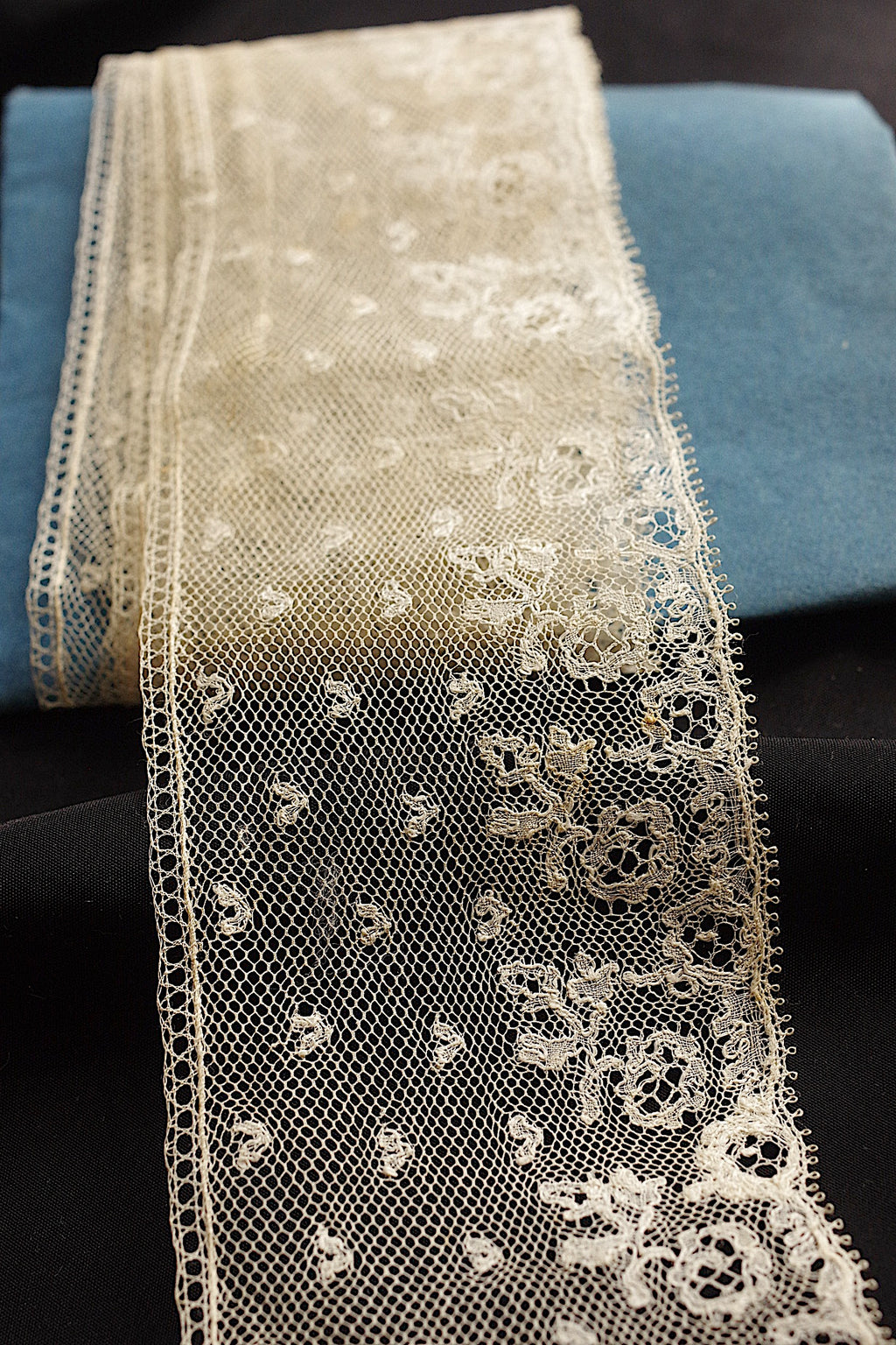 アンティークレース dentelle ancienne 120 56 95cm