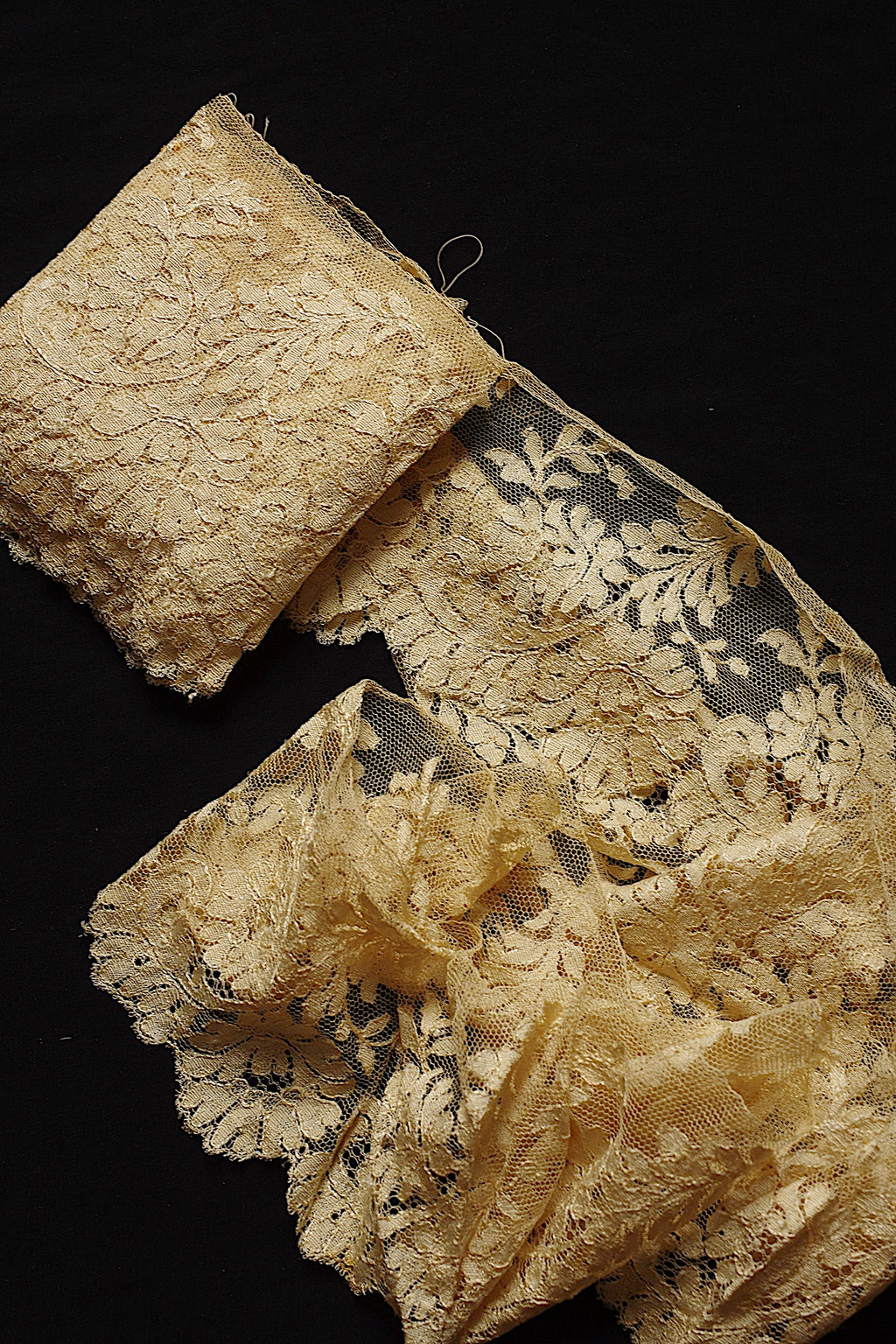 アンティークレース dentelle ancienne　ブロンドレース