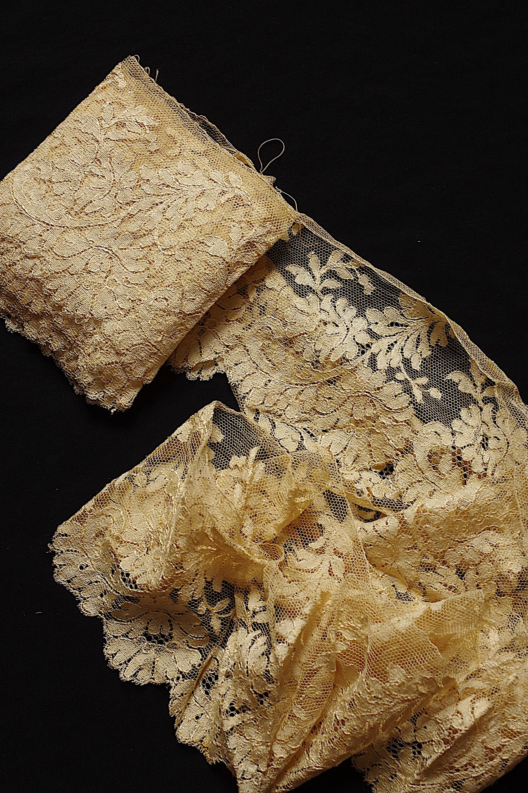 アンティークレース dentelle ancienne　ブロンドレース