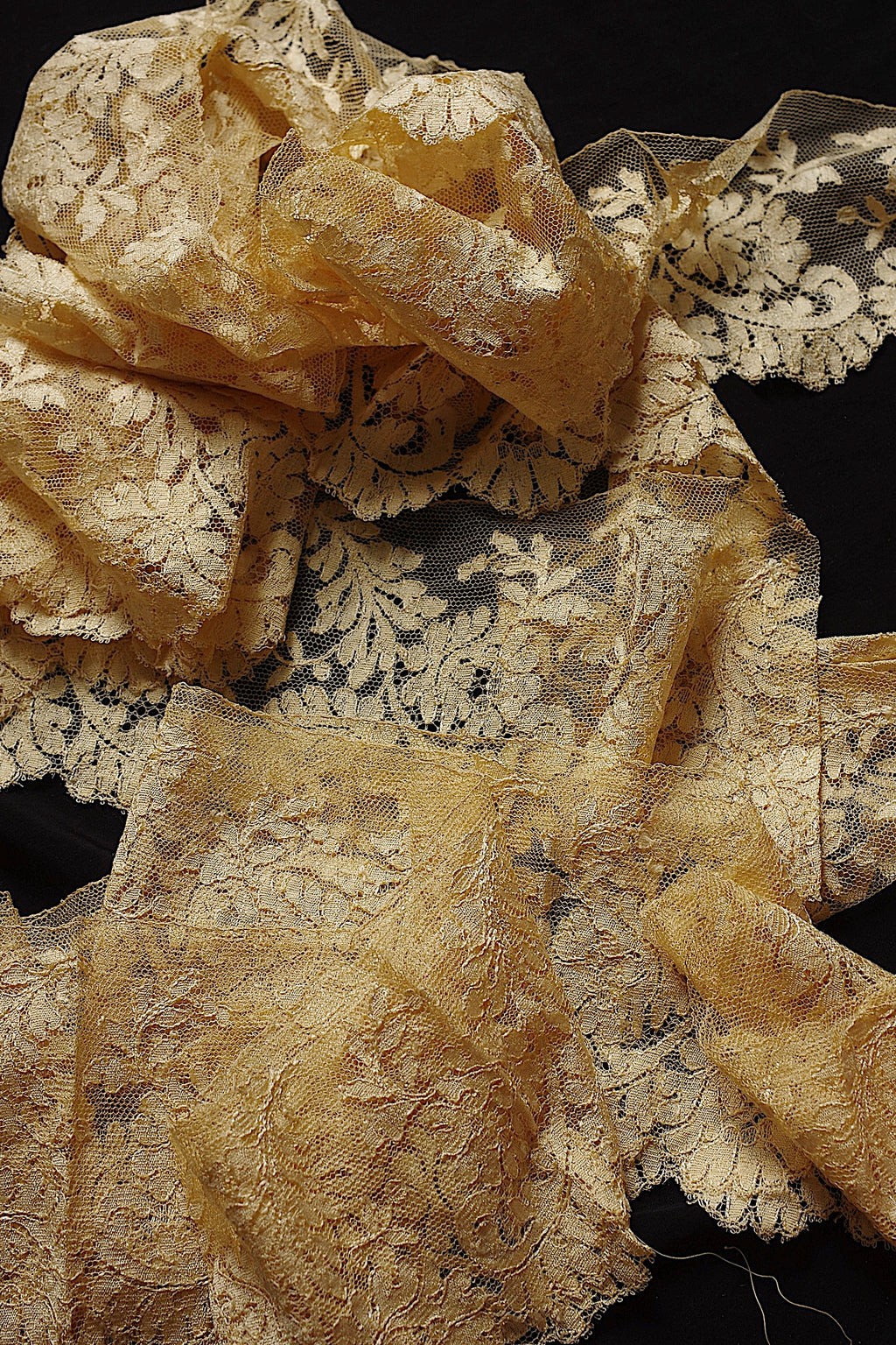 アンティークレース dentelle ancienne　ブロンドレース