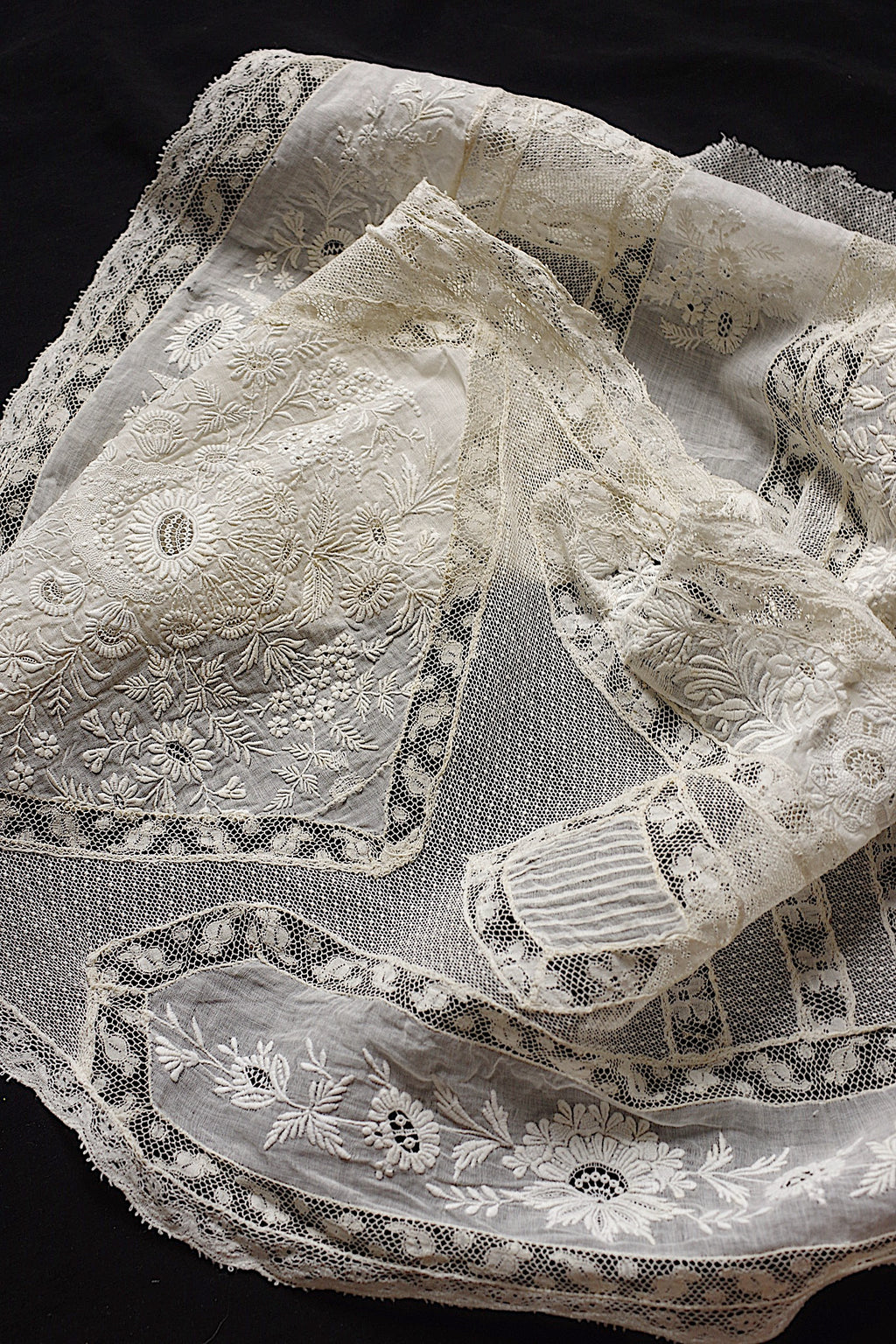 アンティークレース dentelle ancienne　刺繍ハギレ