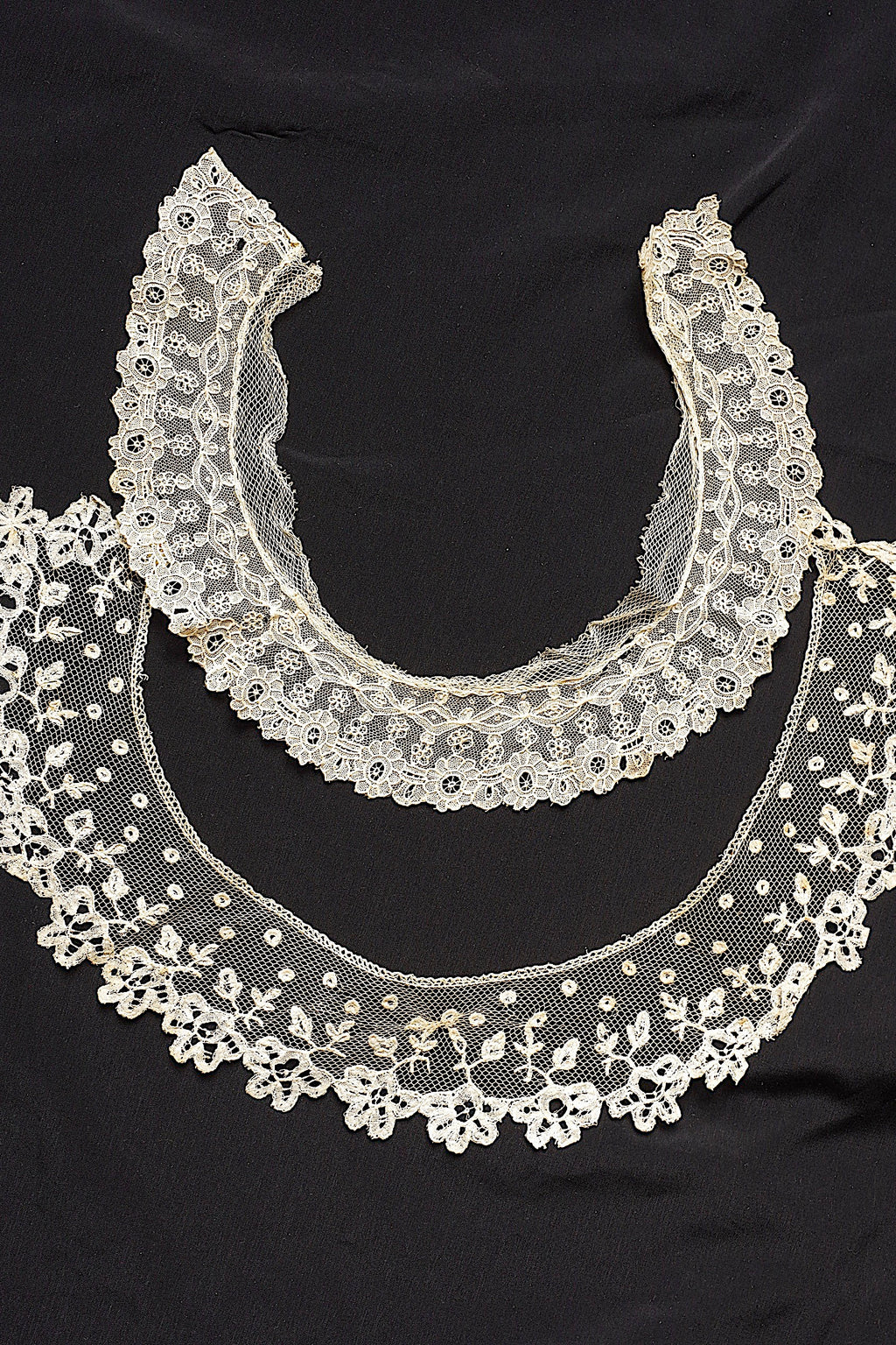 アンティークレース dentelle ancienne　小さな襟2つ