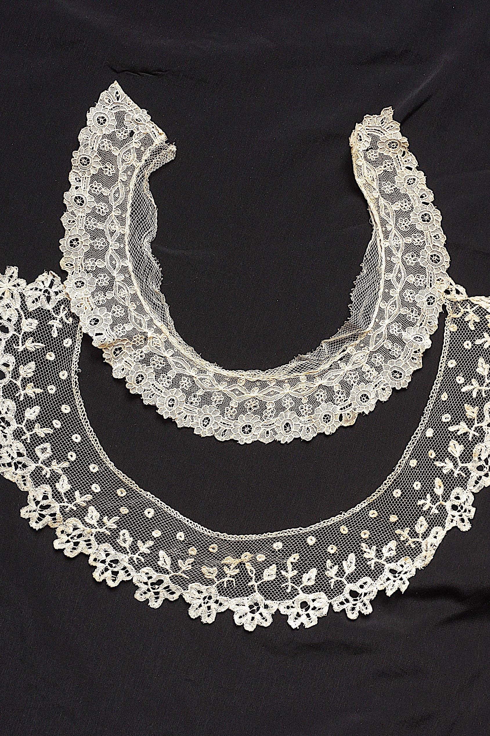 アンティークレース dentelle ancienne　小さな襟2つ