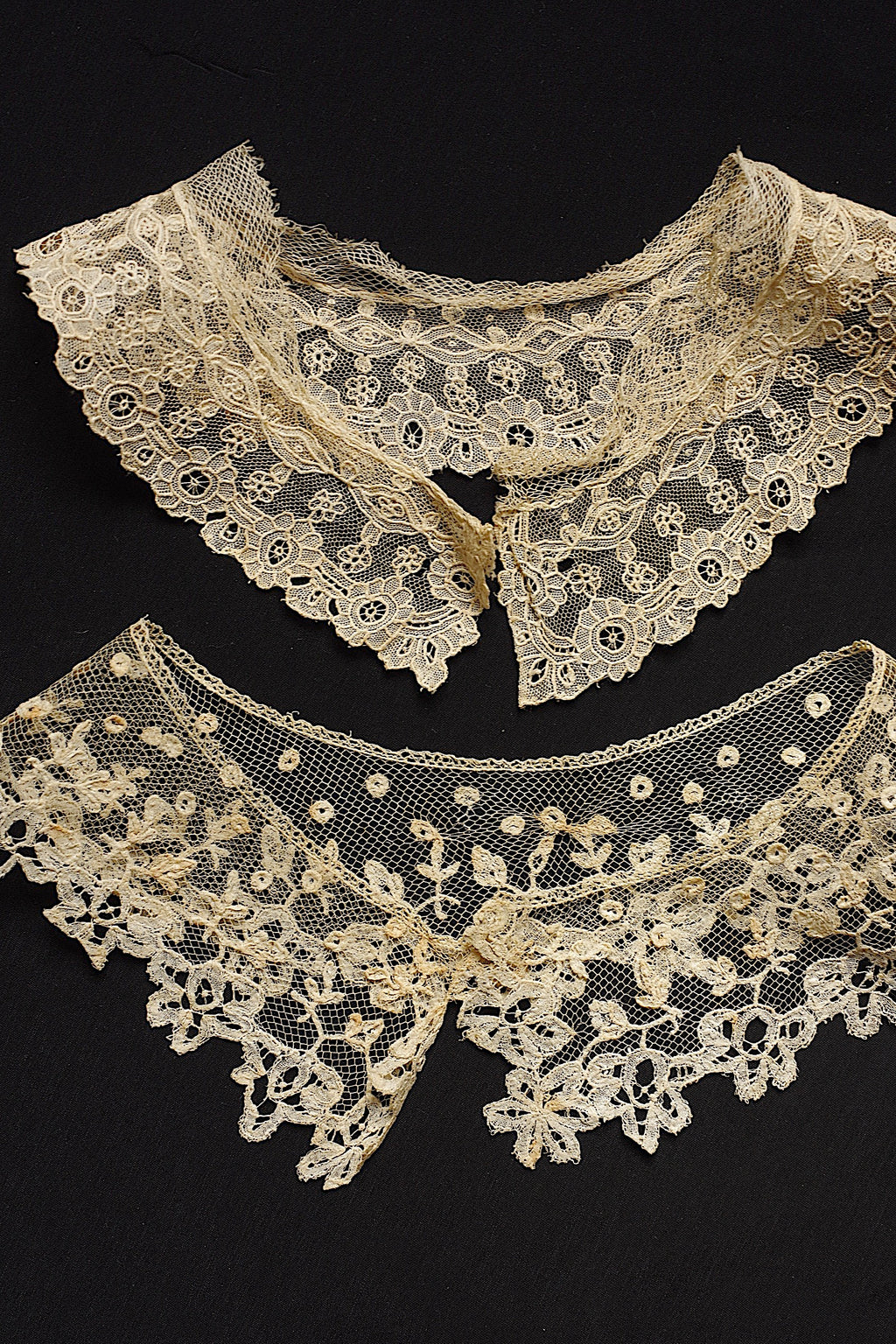 アンティークレース dentelle ancienne　小さな襟2つ