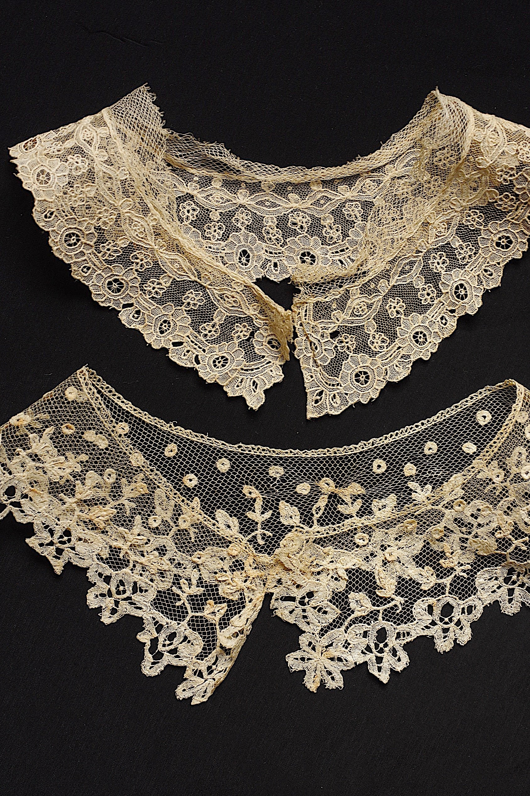 アンティークレース dentelle ancienne　小さな襟2つ