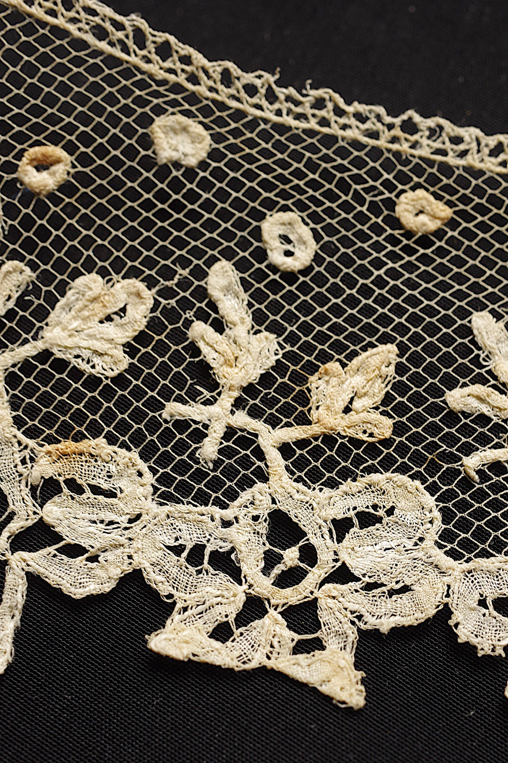 アンティークレース dentelle ancienne　小さな襟2つ