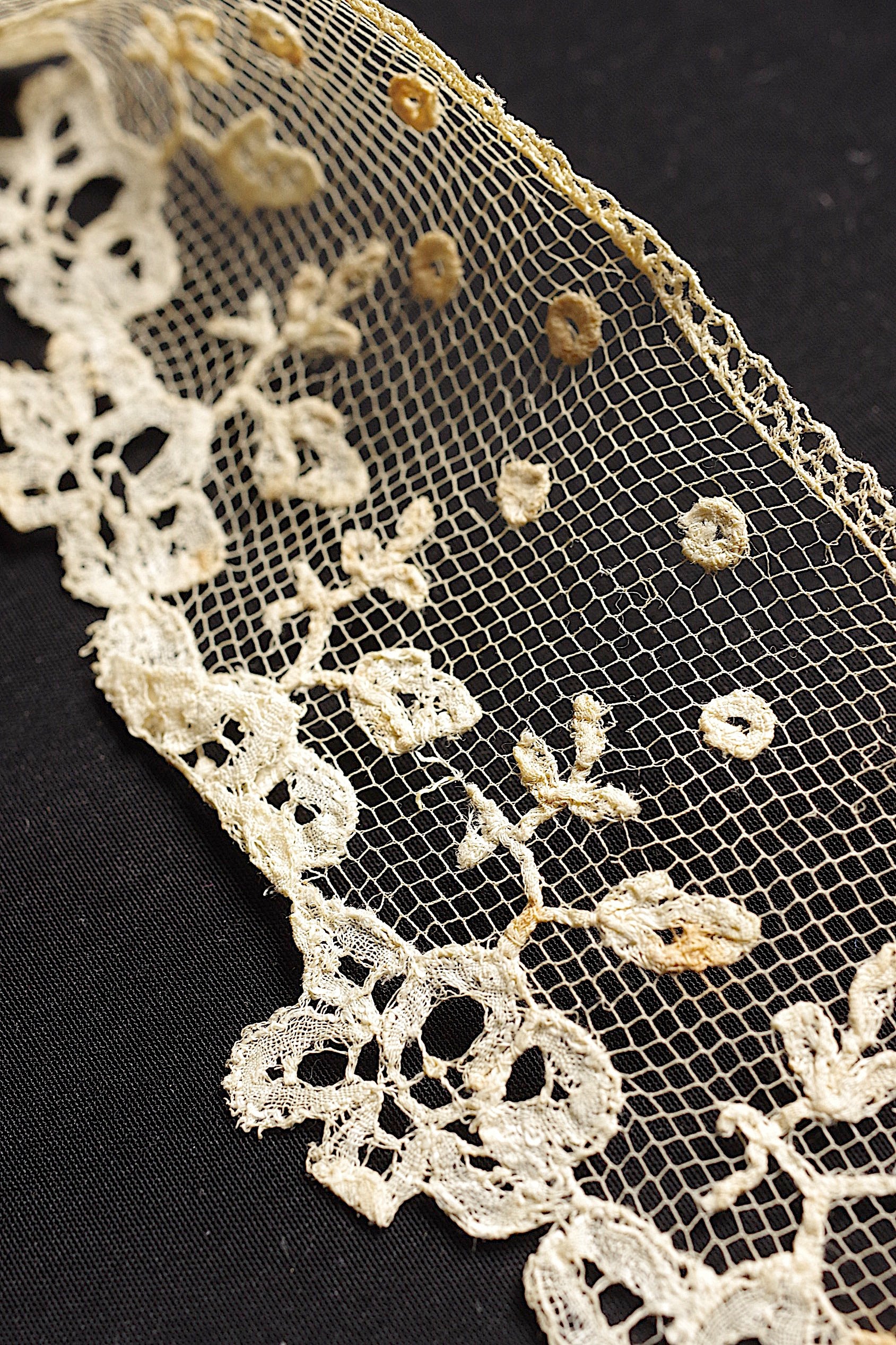 アンティークレース dentelle ancienne　小さな襟2つ
