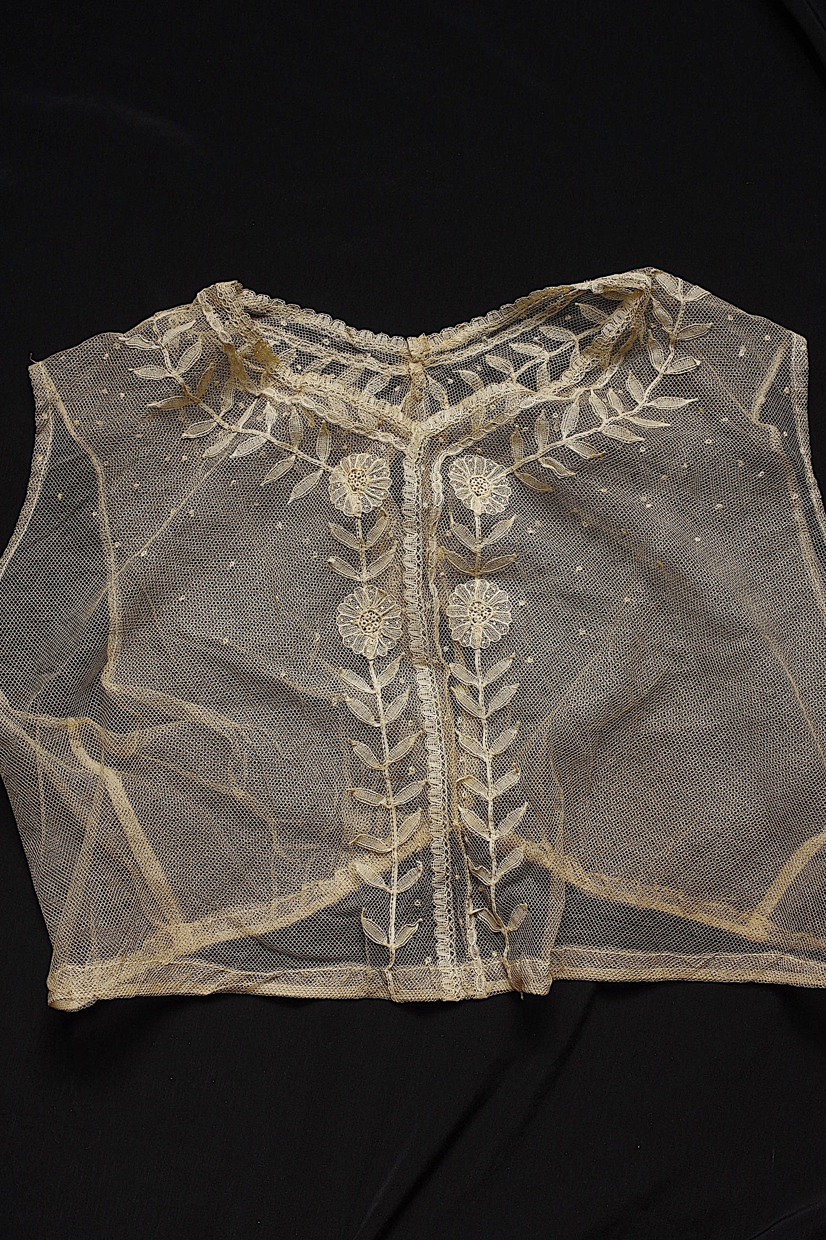 アンティークレース dentelle ancienne　チュールジレ