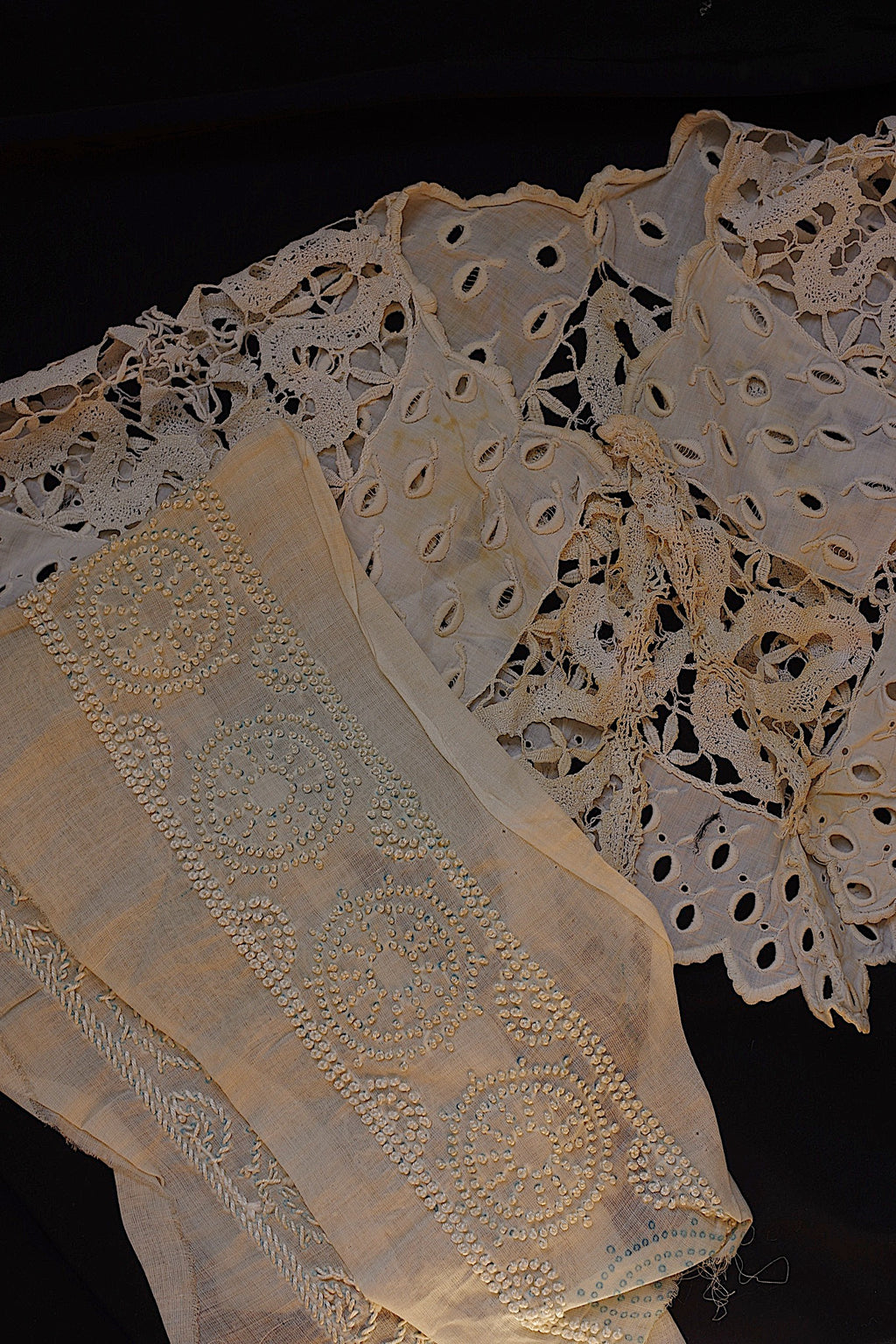 アンティークレース dentelle ancienne　刺繍ハギレ　襟　素材用