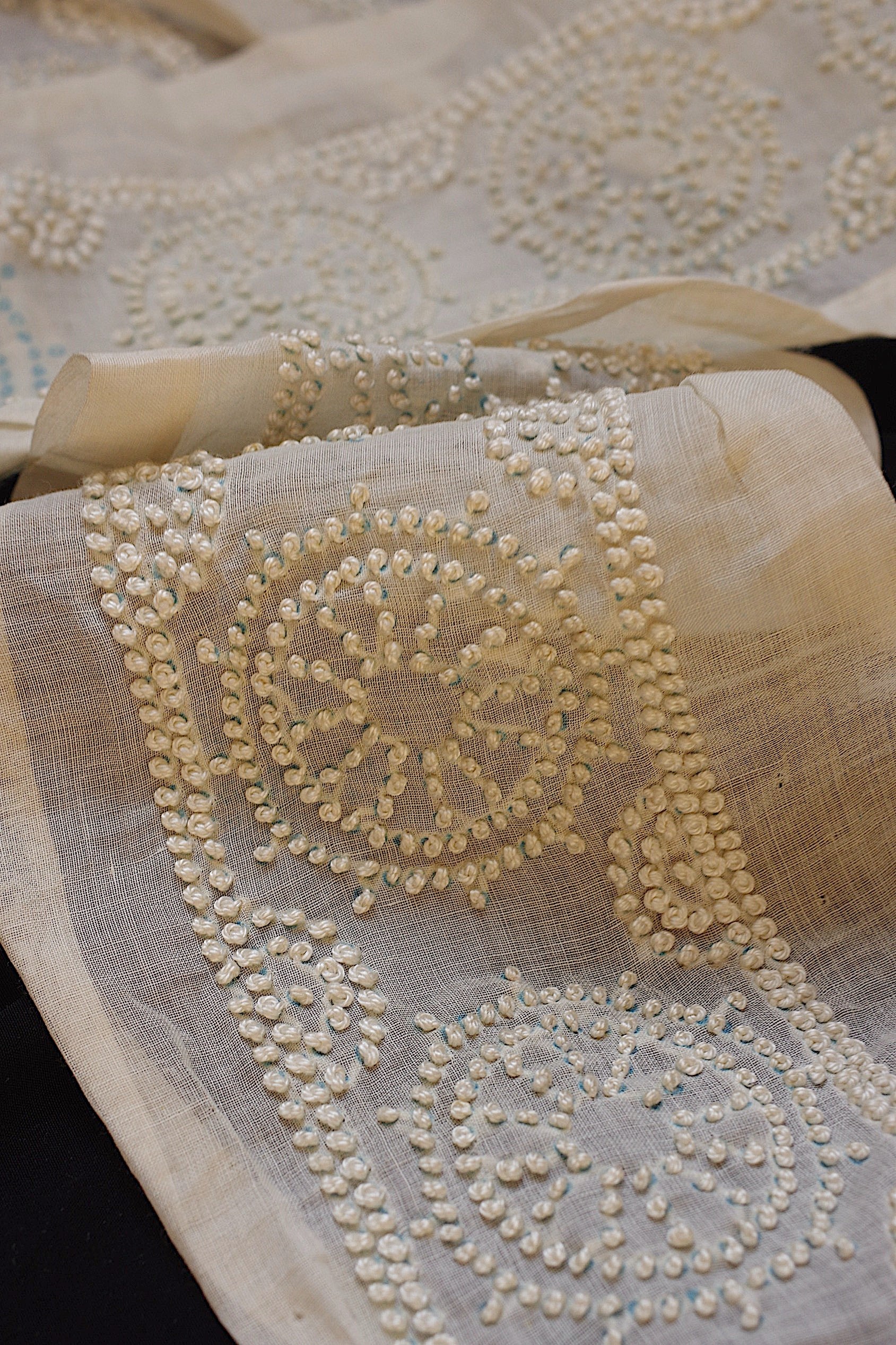アンティークレース dentelle ancienne　刺繍ハギレ　襟　素材用
