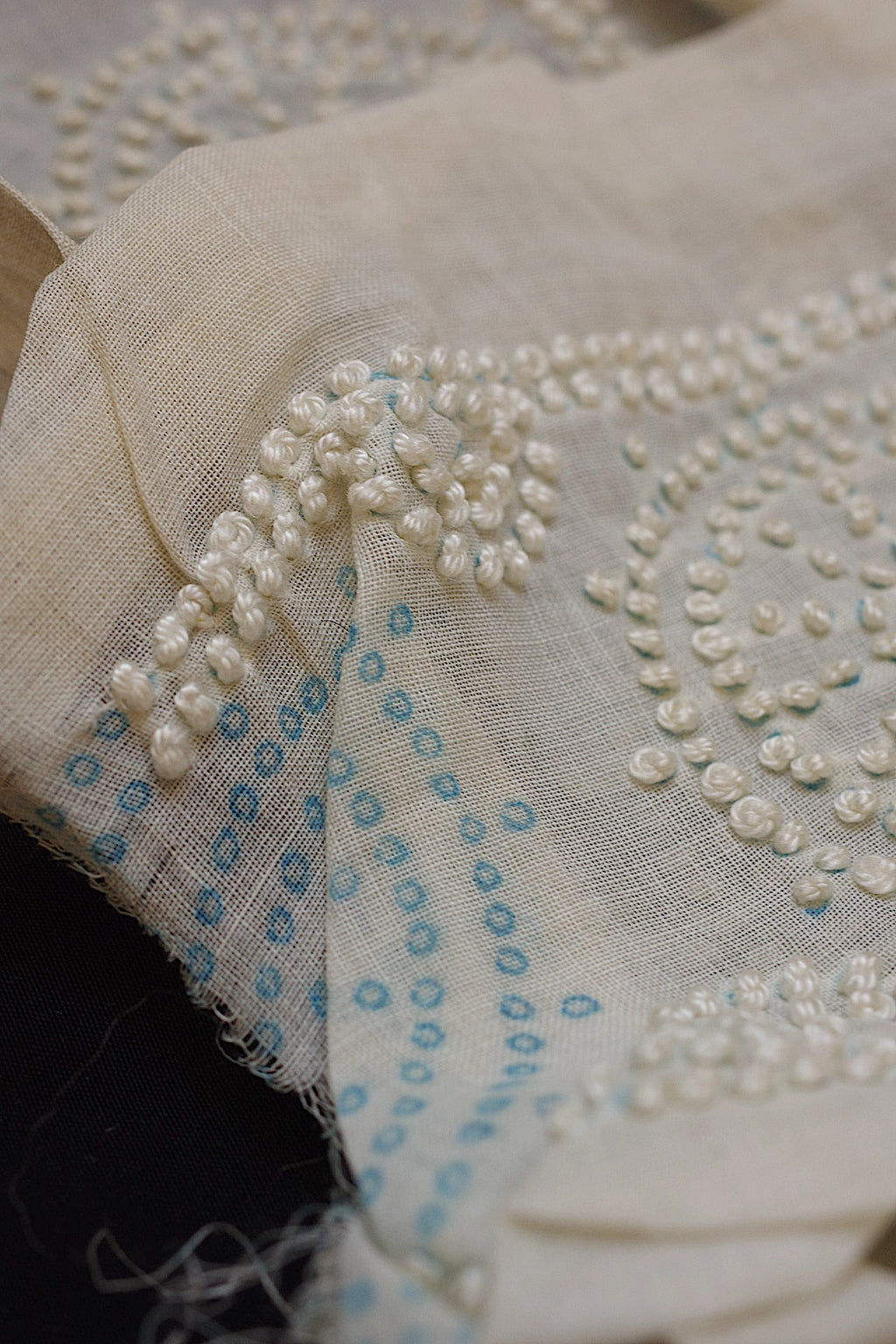 アンティークレース dentelle ancienne　刺繍ハギレ　襟　素材用