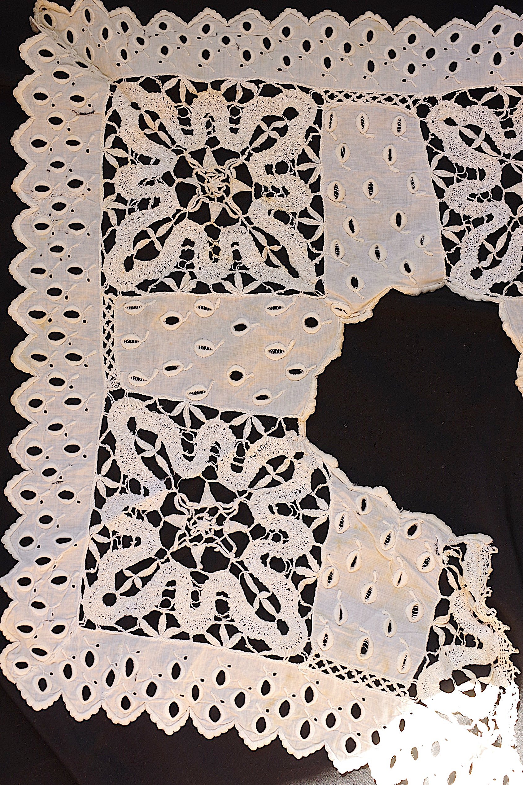 アンティークレース dentelle ancienne　刺繍ハギレ　襟　素材用