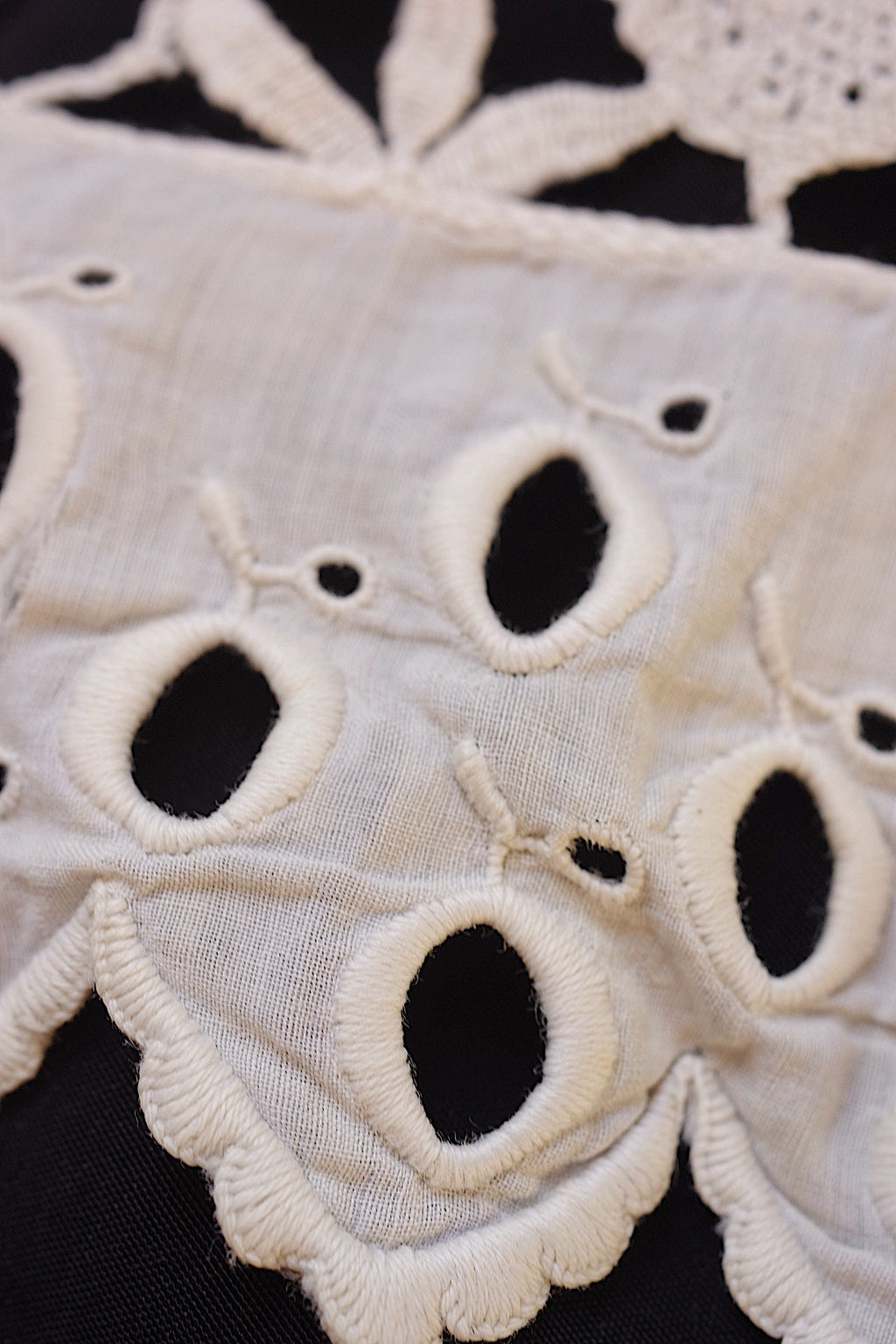 アンティークレース dentelle ancienne　刺繍ハギレ　襟　素材用