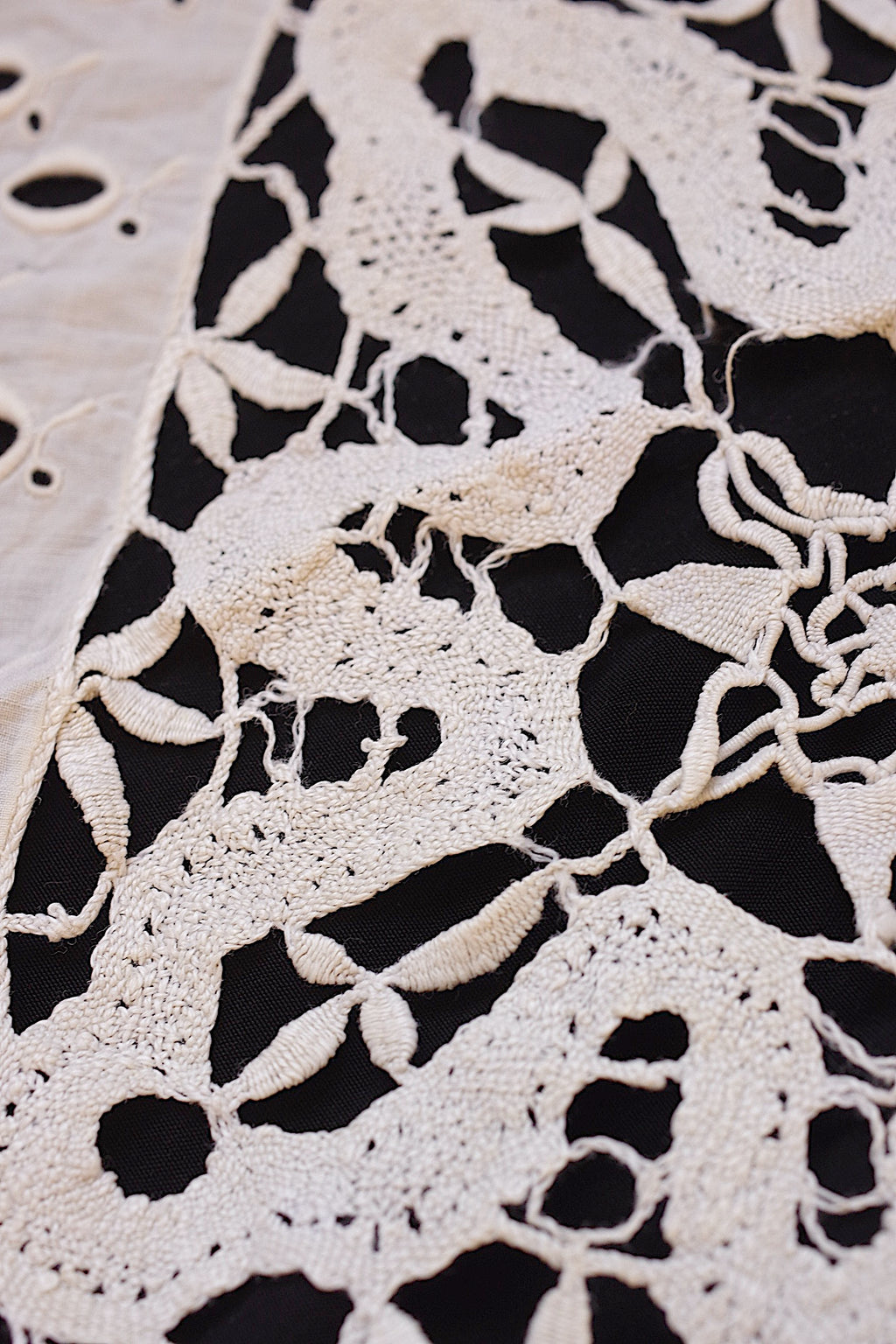 アンティークレース dentelle ancienne　刺繍ハギレ　襟　素材用