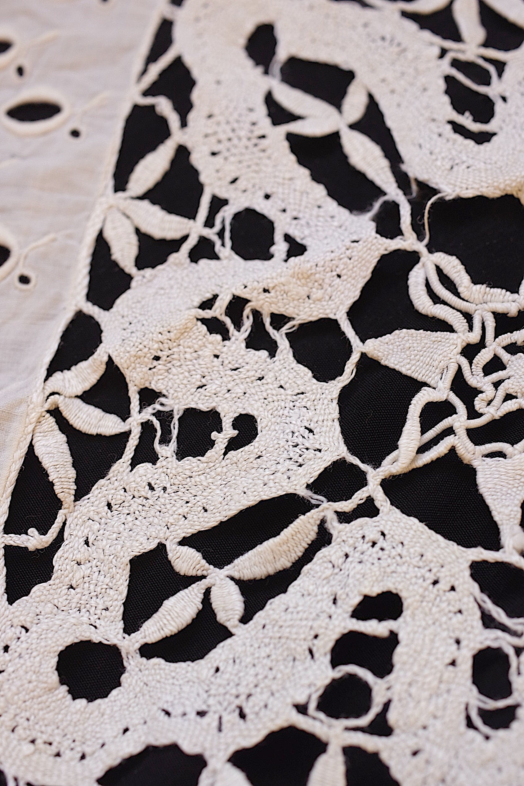 アンティークレース dentelle ancienne　刺繍ハギレ　襟　素材用