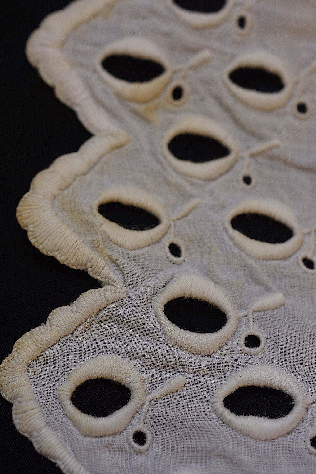 アンティークレース dentelle ancienne　刺繍ハギレ　襟　素材用