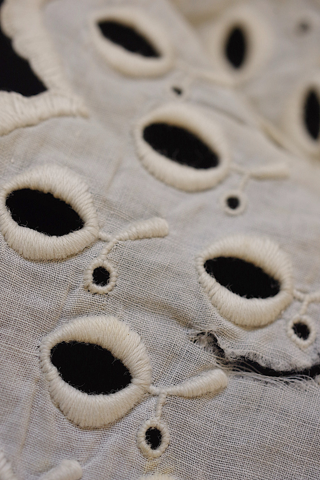 アンティークレース dentelle ancienne　刺繍ハギレ　襟　素材用