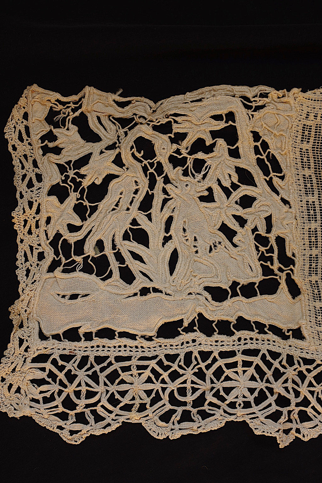 アンティークレース dentelle ancienne　刺繍ハギレ　ポシェット