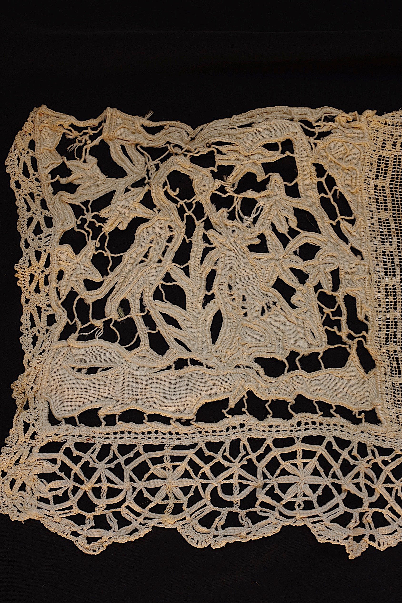 アンティークレース dentelle ancienne　刺繍ハギレ　ポシェット