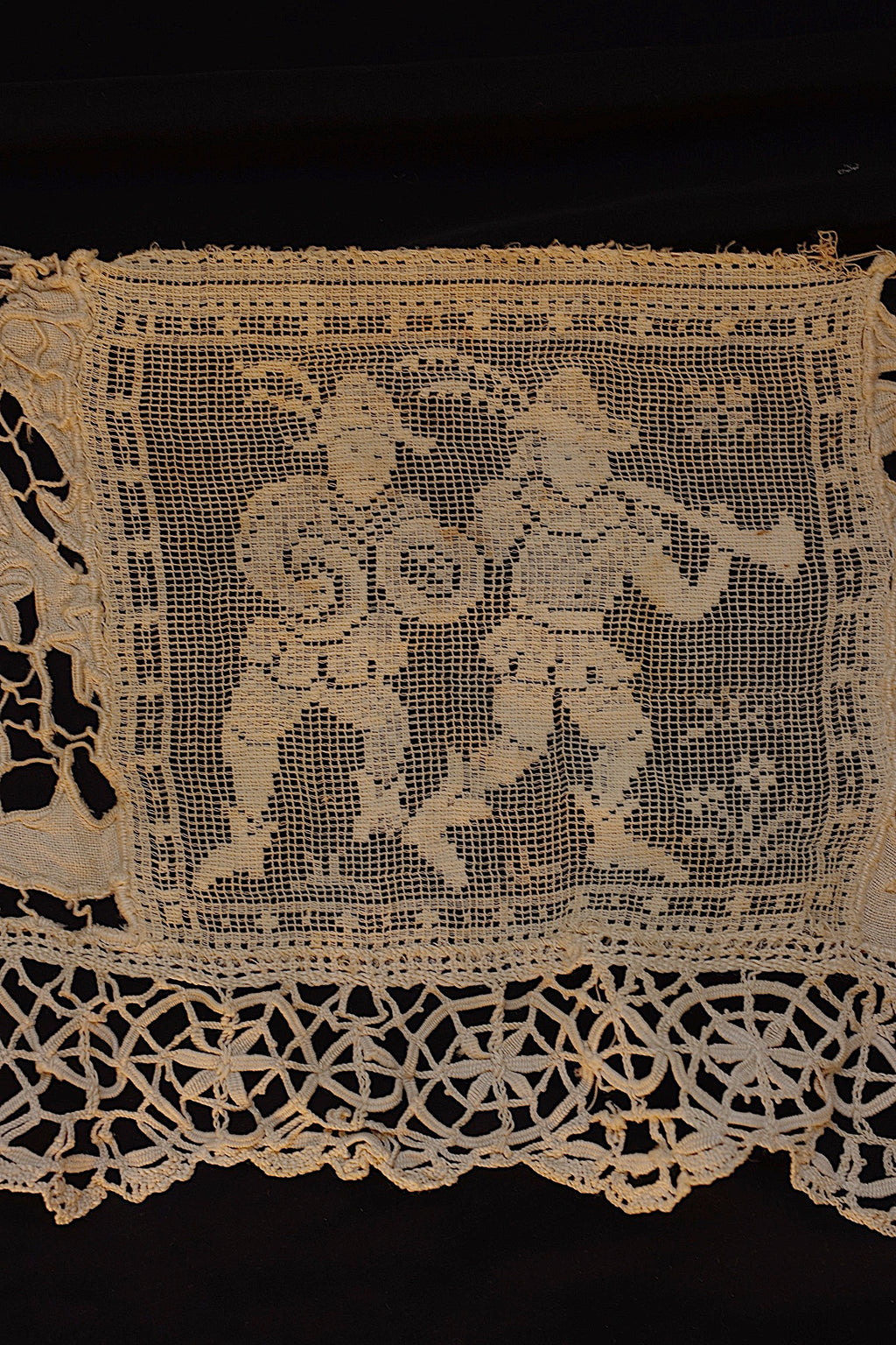 アンティークレース dentelle ancienne　刺繍ハギレ　ポシェット