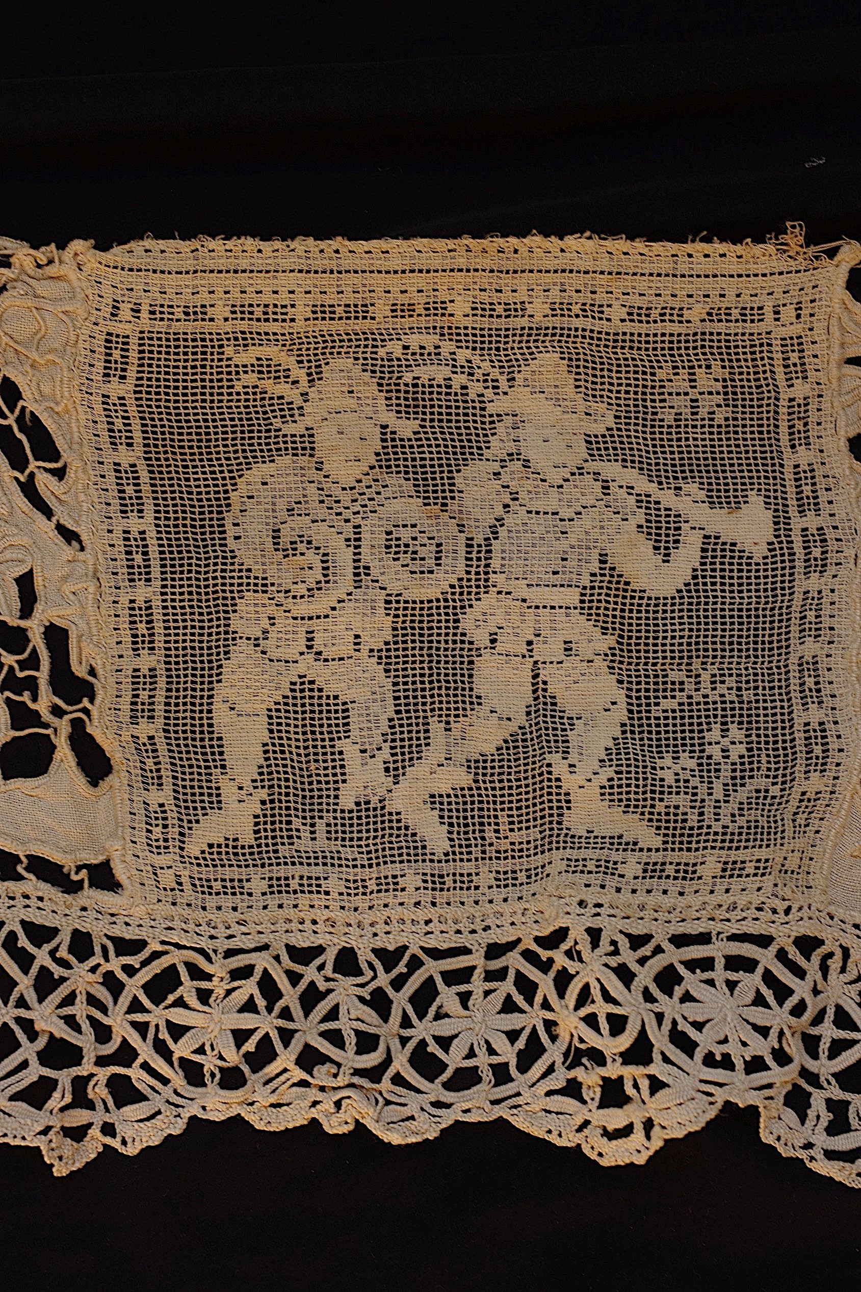 アンティークレース dentelle ancienne　刺繍ハギレ　ポシェット