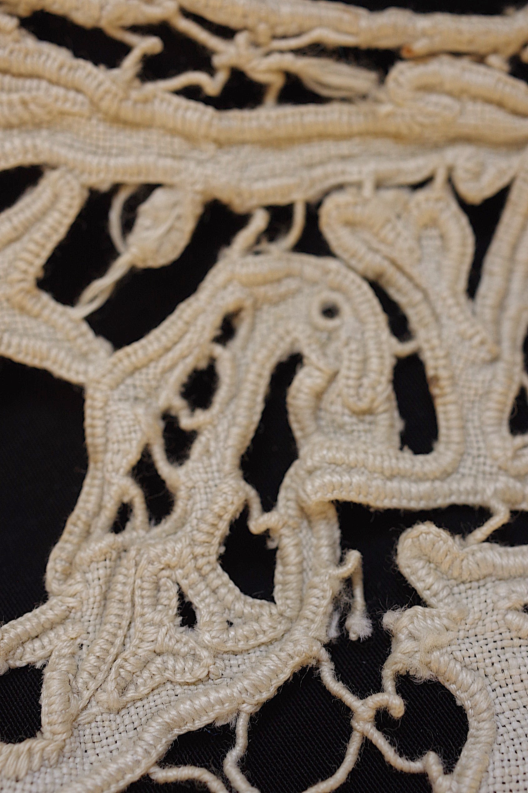 アンティークレース dentelle ancienne　刺繍ハギレ　ポシェット