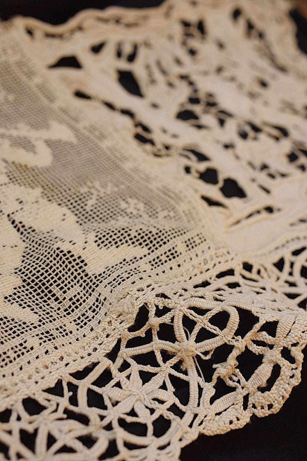 アンティークレース dentelle ancienne　刺繍ハギレ　ポシェット