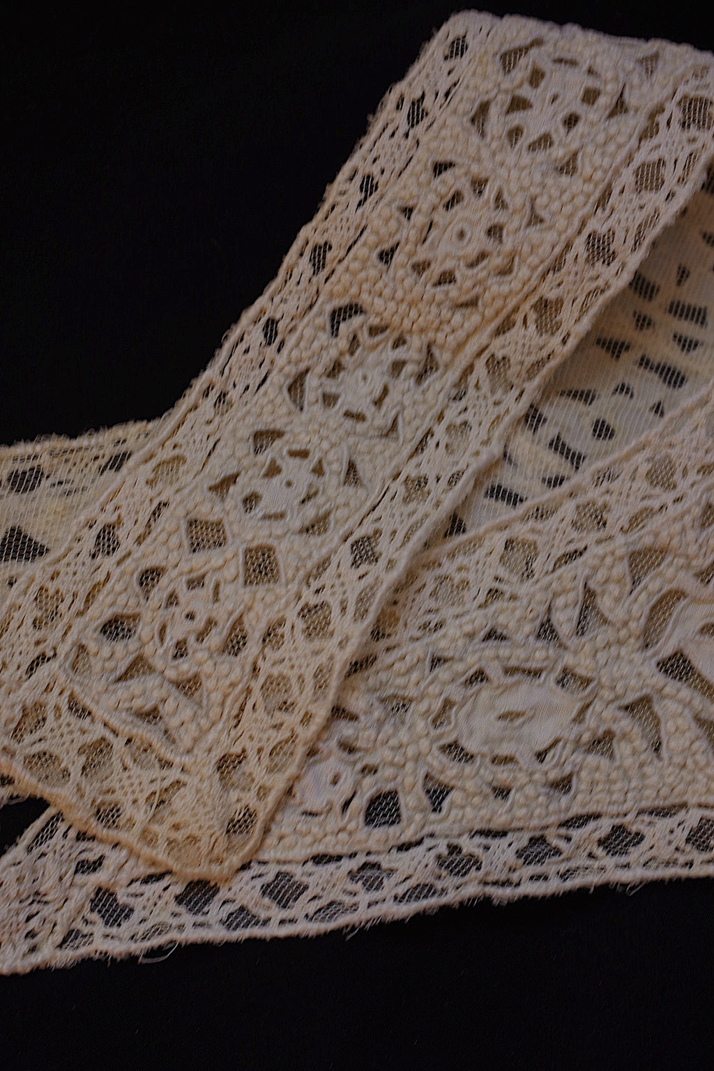 アンティークレース dentelle ancienne　パーツ2つ