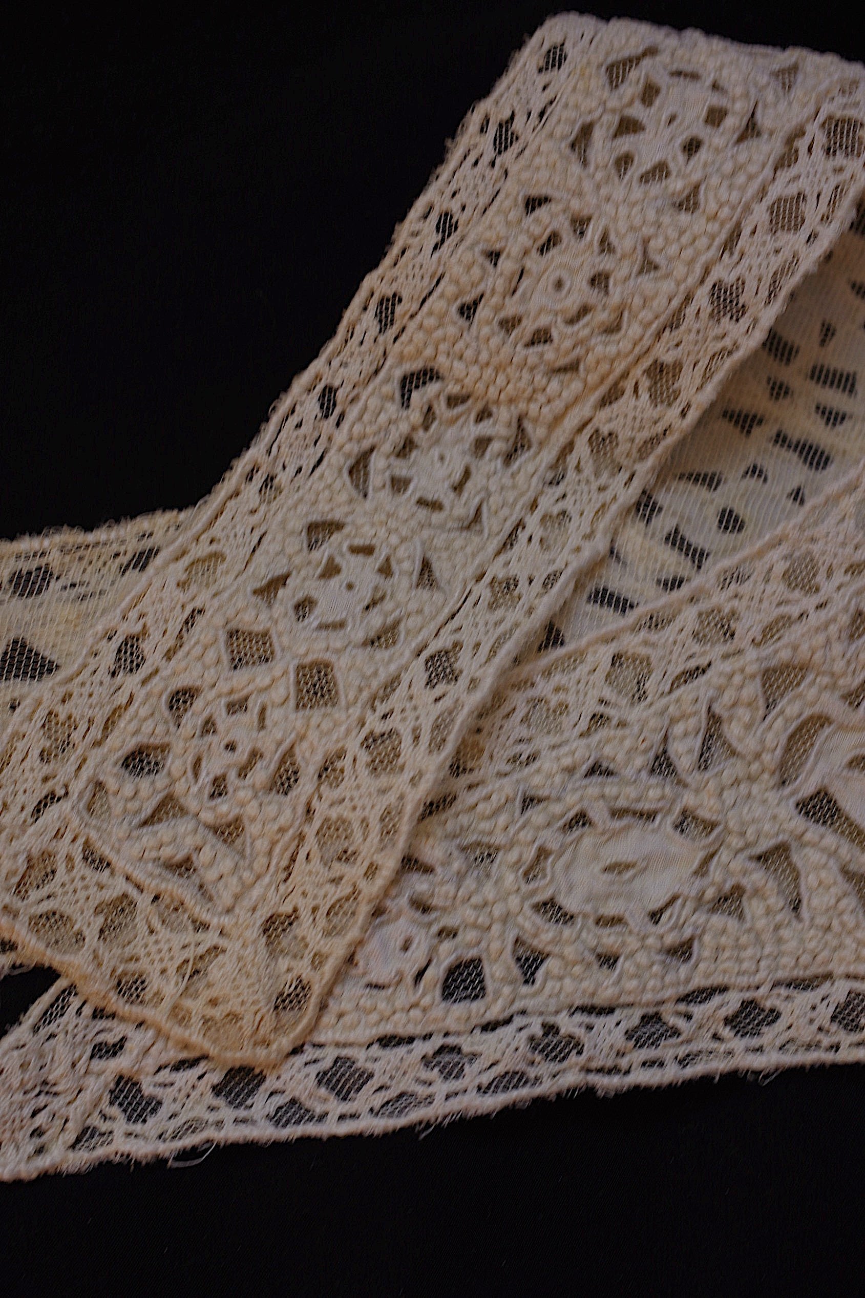 アンティークレース dentelle ancienne　パーツ2つ