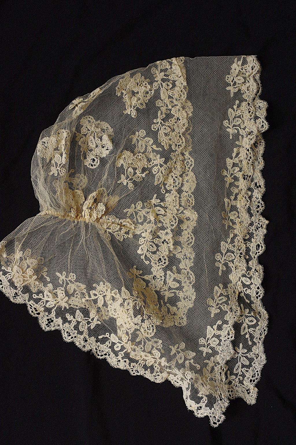 アンティークレース dentelle ancienne 小さなボネ
