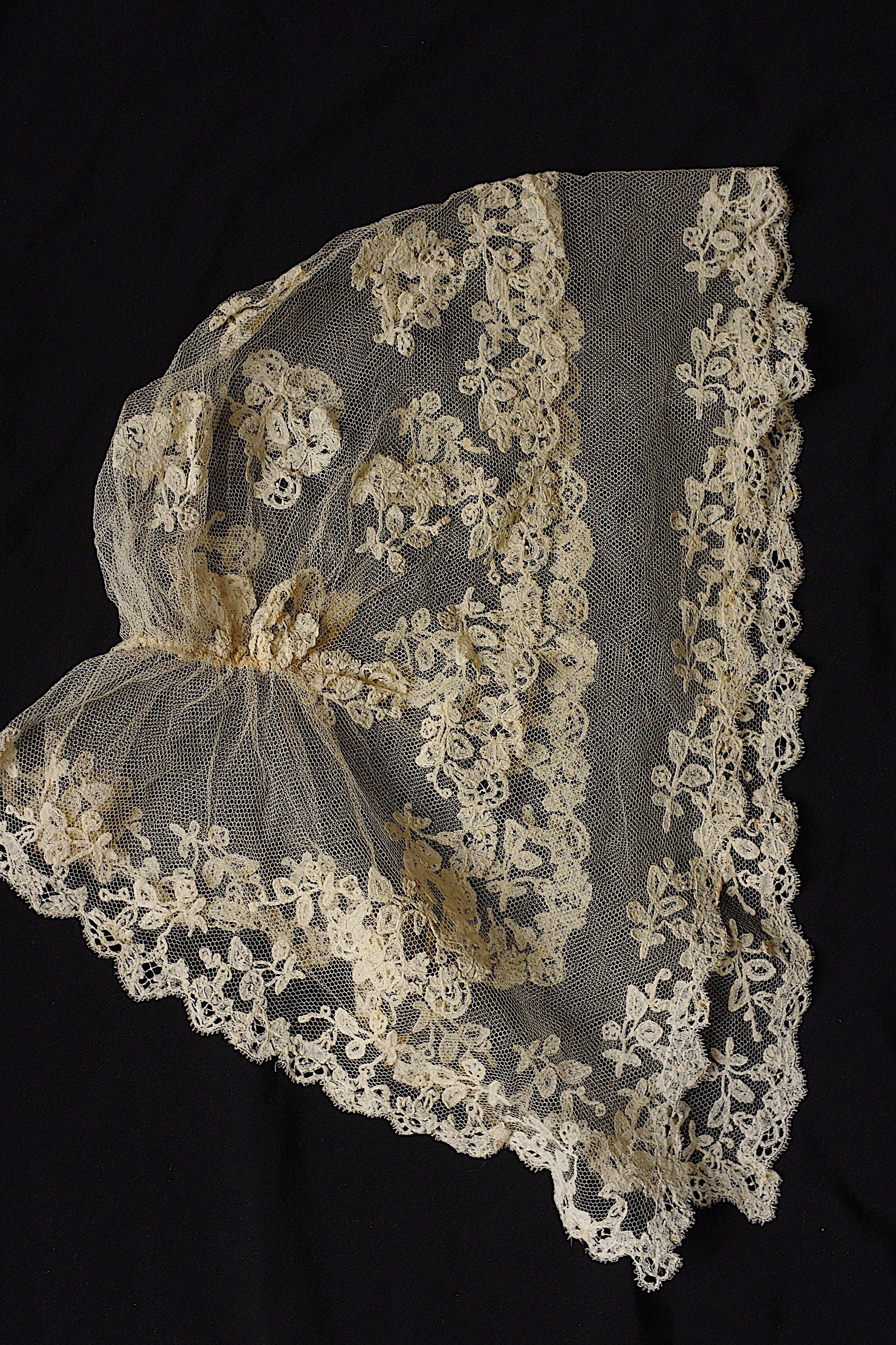 アンティークレース dentelle ancienne 小さなボネ