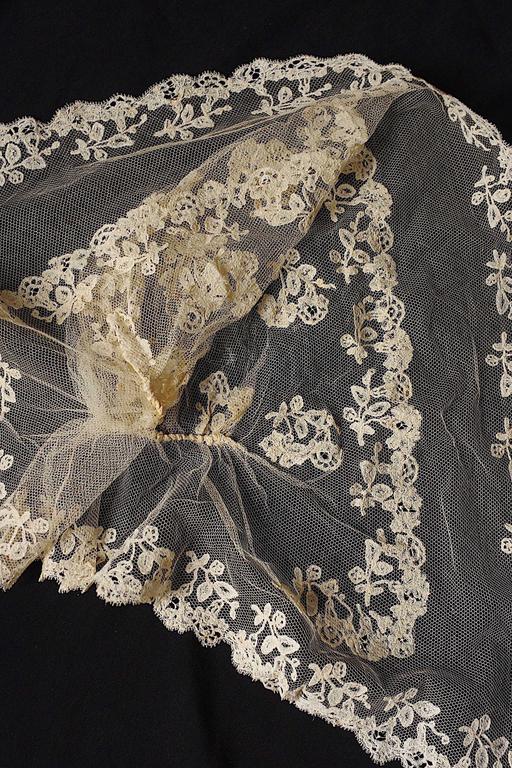 アンティークレース dentelle ancienne 小さなボネ