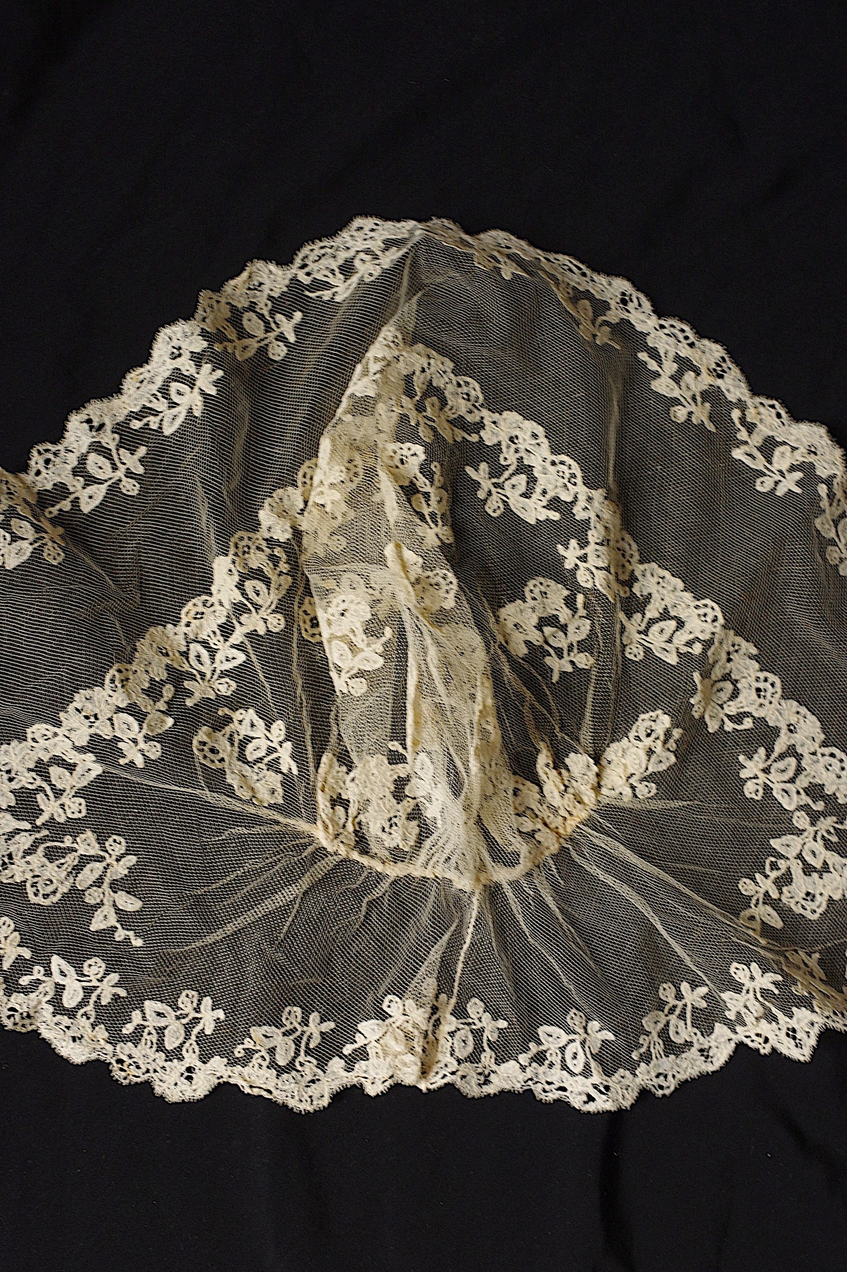 アンティークレース dentelle ancienne 小さなボネ