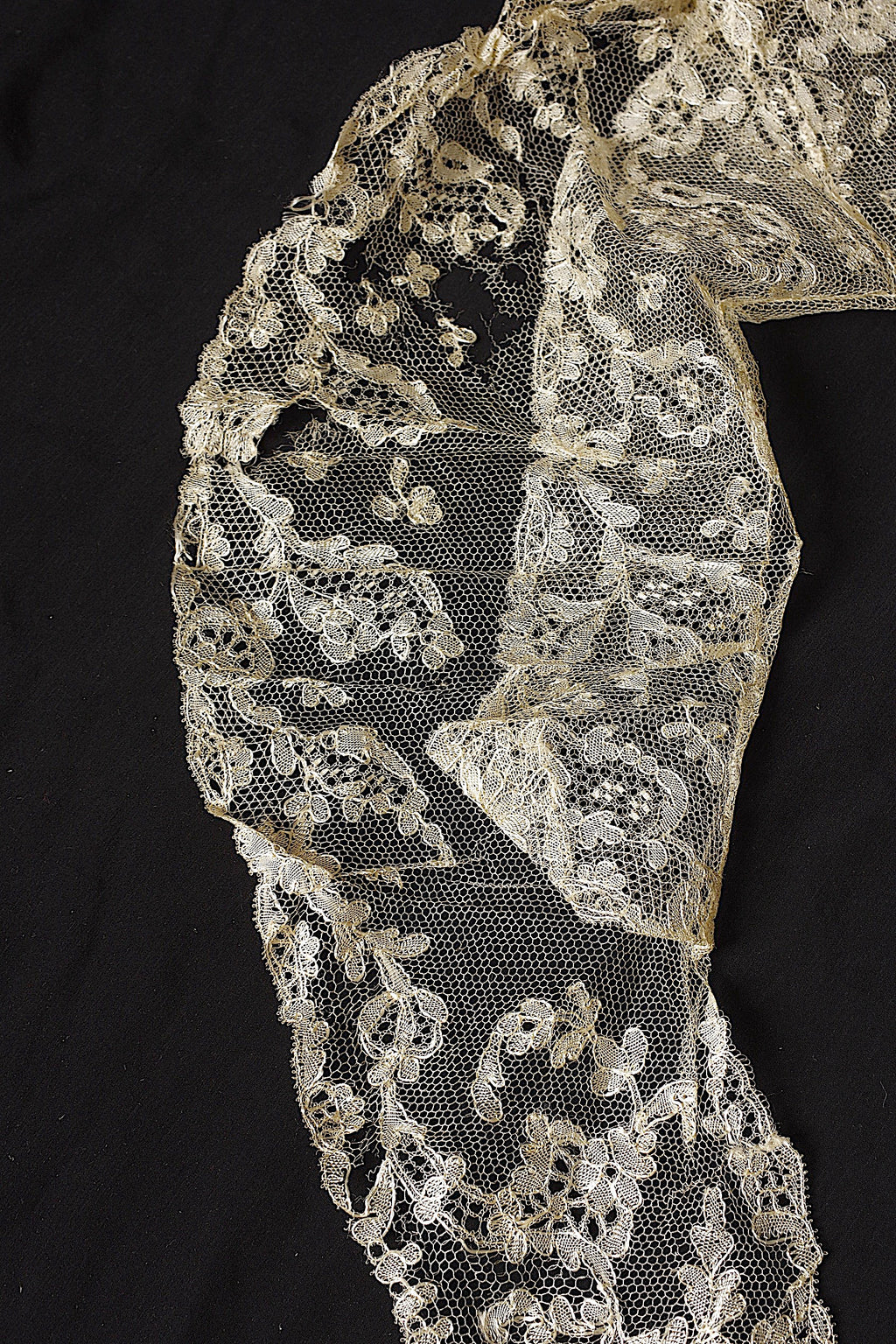 アンティークレース dentelle ancienne ブロンドレース　素材用