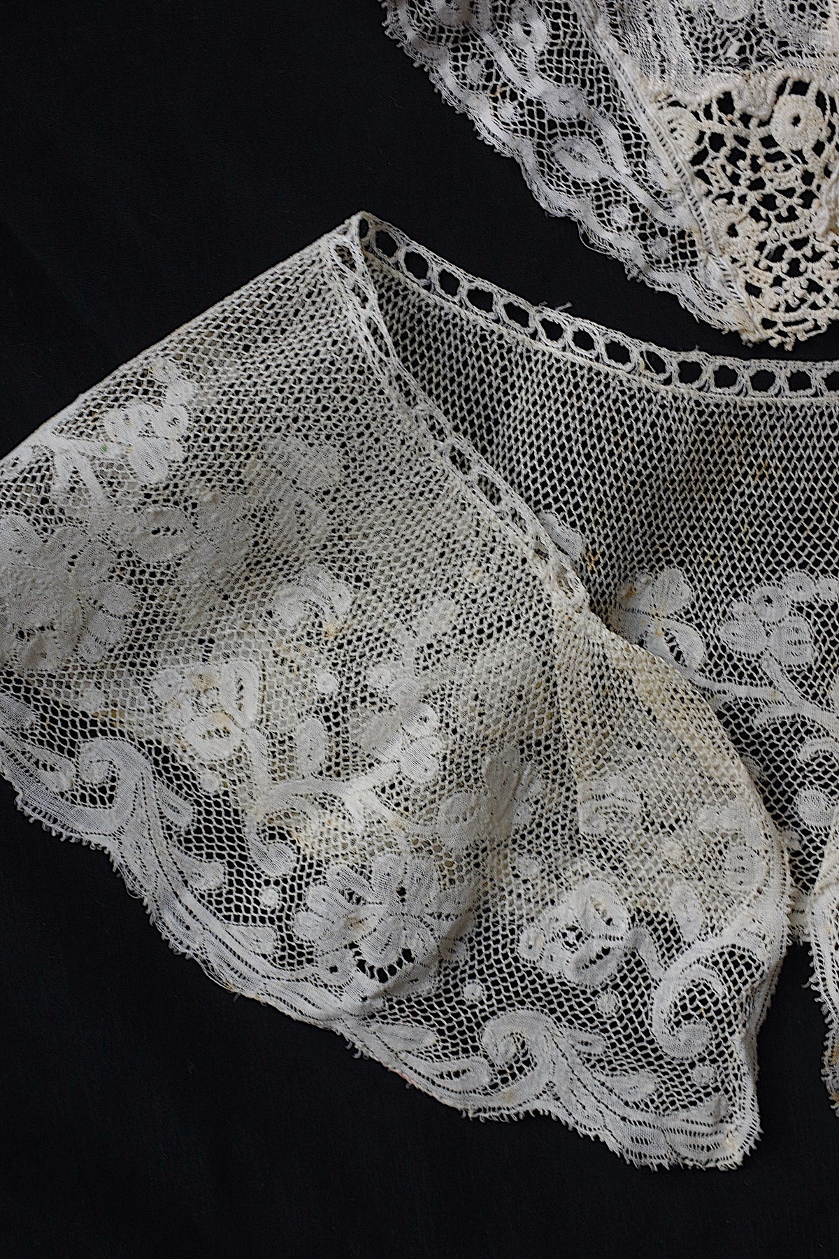 アンティークレース dentelle ancienne 襟2つ