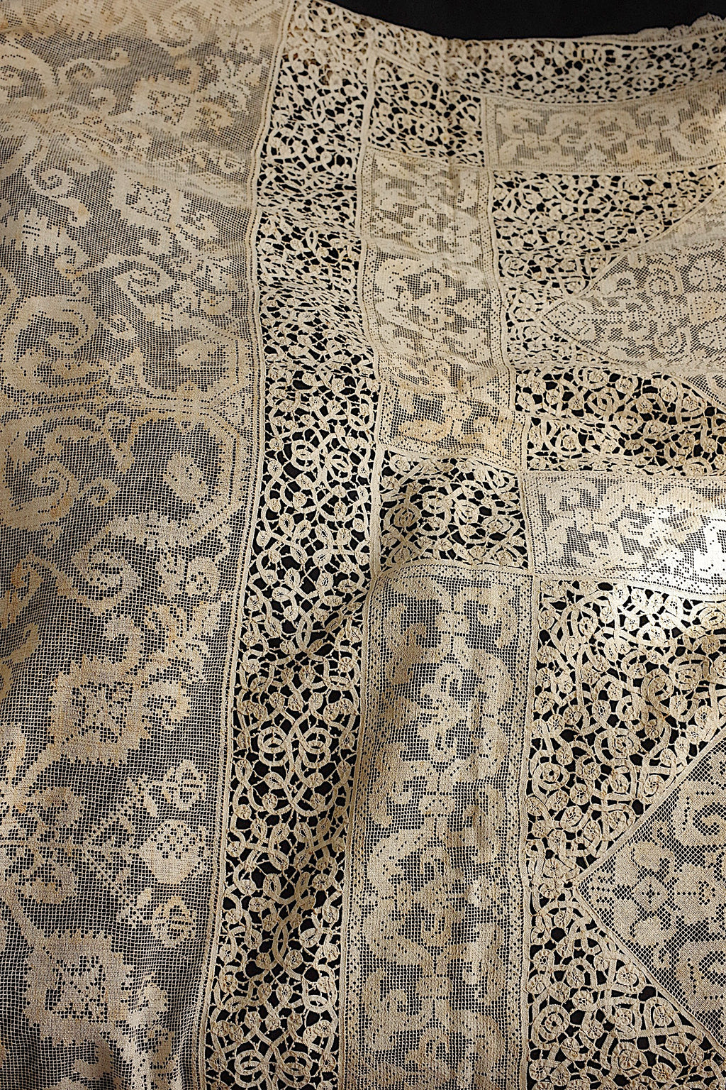アンティークレースクロス　antique linge de maison