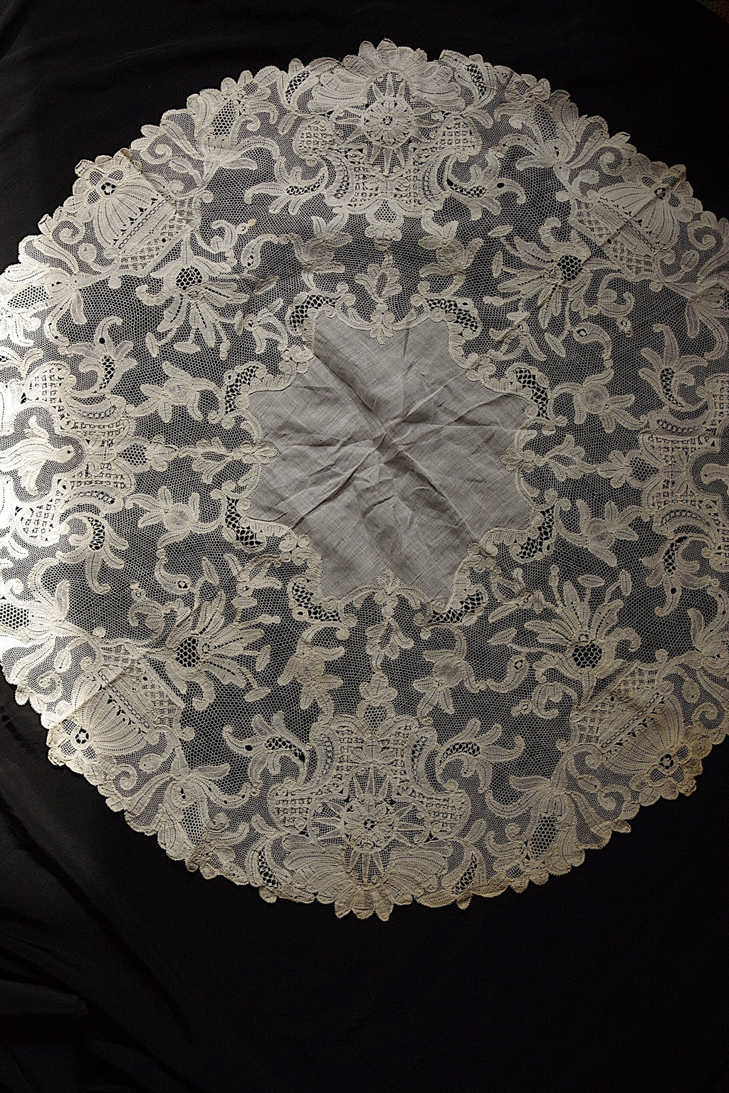 アンティークレースクロス　antique linge de maison ⚪︎