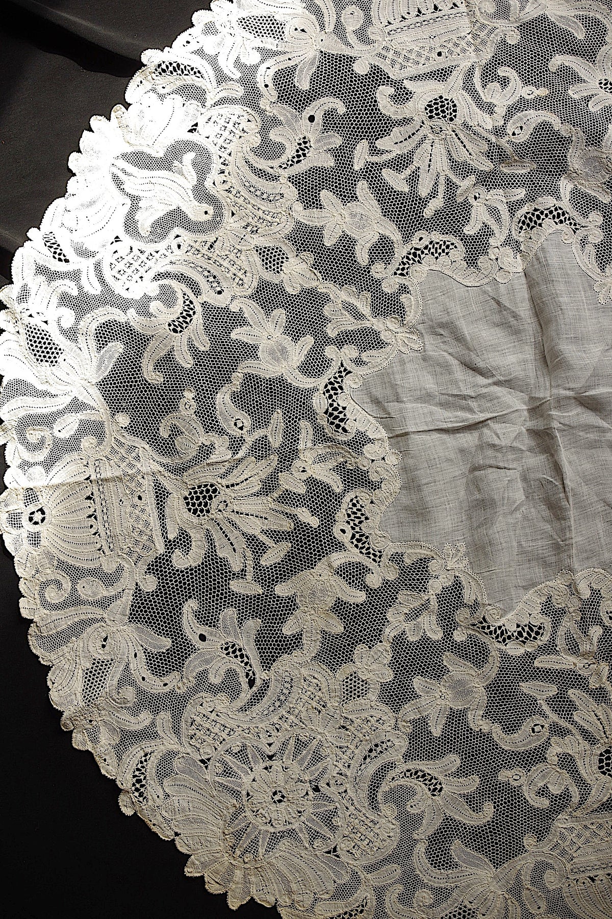 アンティークレースクロス　antique linge de maison ⚪︎