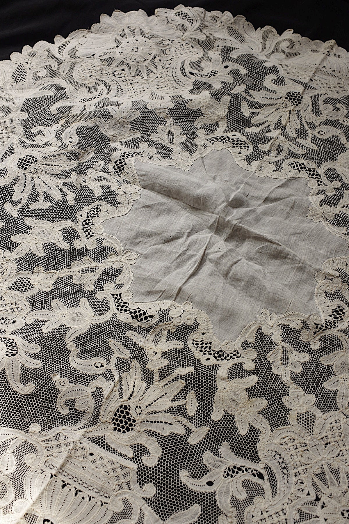 アンティークレースクロス　antique linge de maison ⚪︎